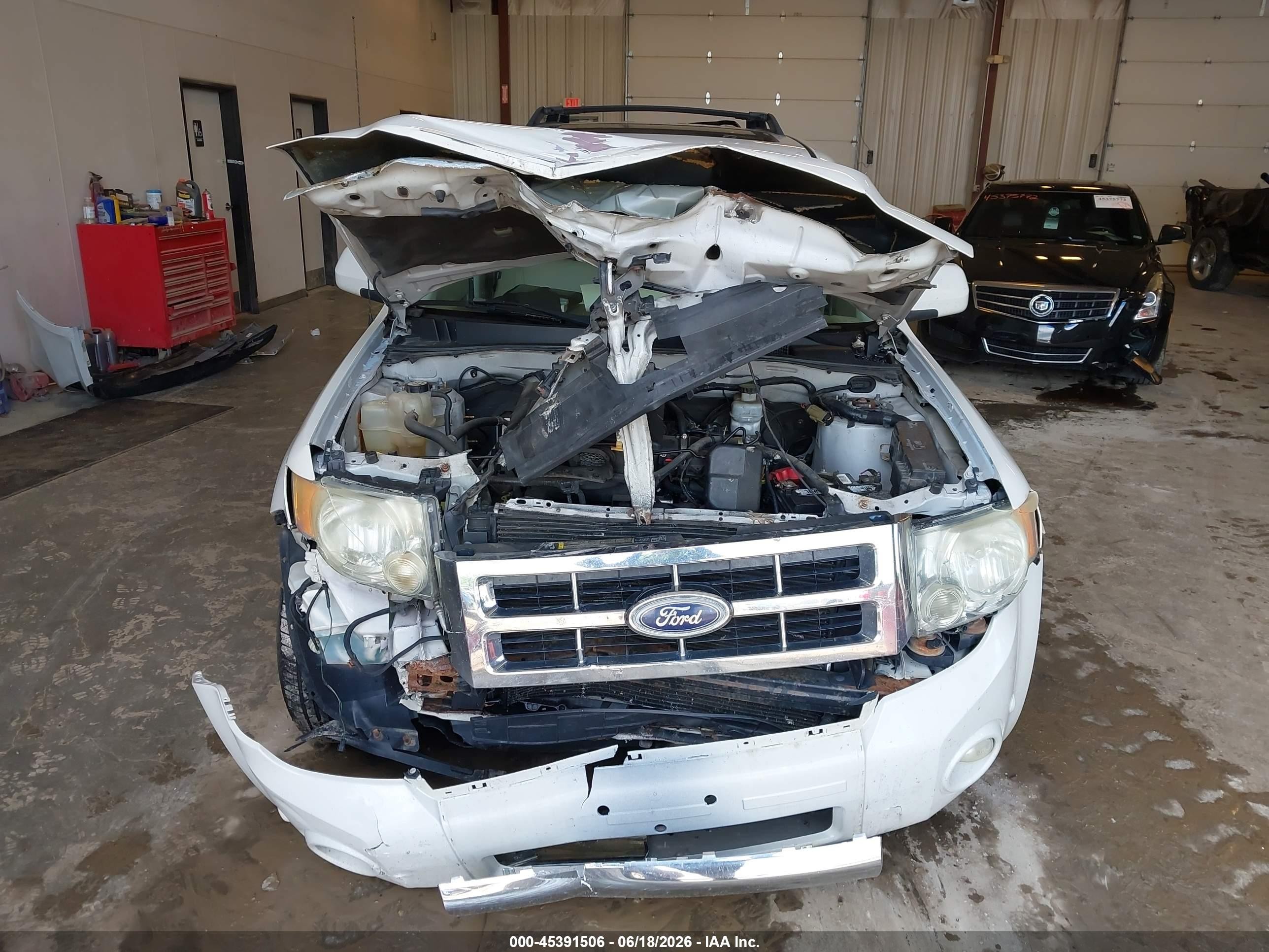 2010 Ford Escape Limited White vin: 1FMCU9EG7AKC39526