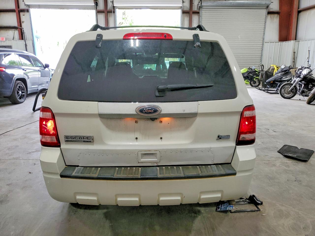 2010 Ford Escape Limited White vin: 1FMCU9EG7AKD04634