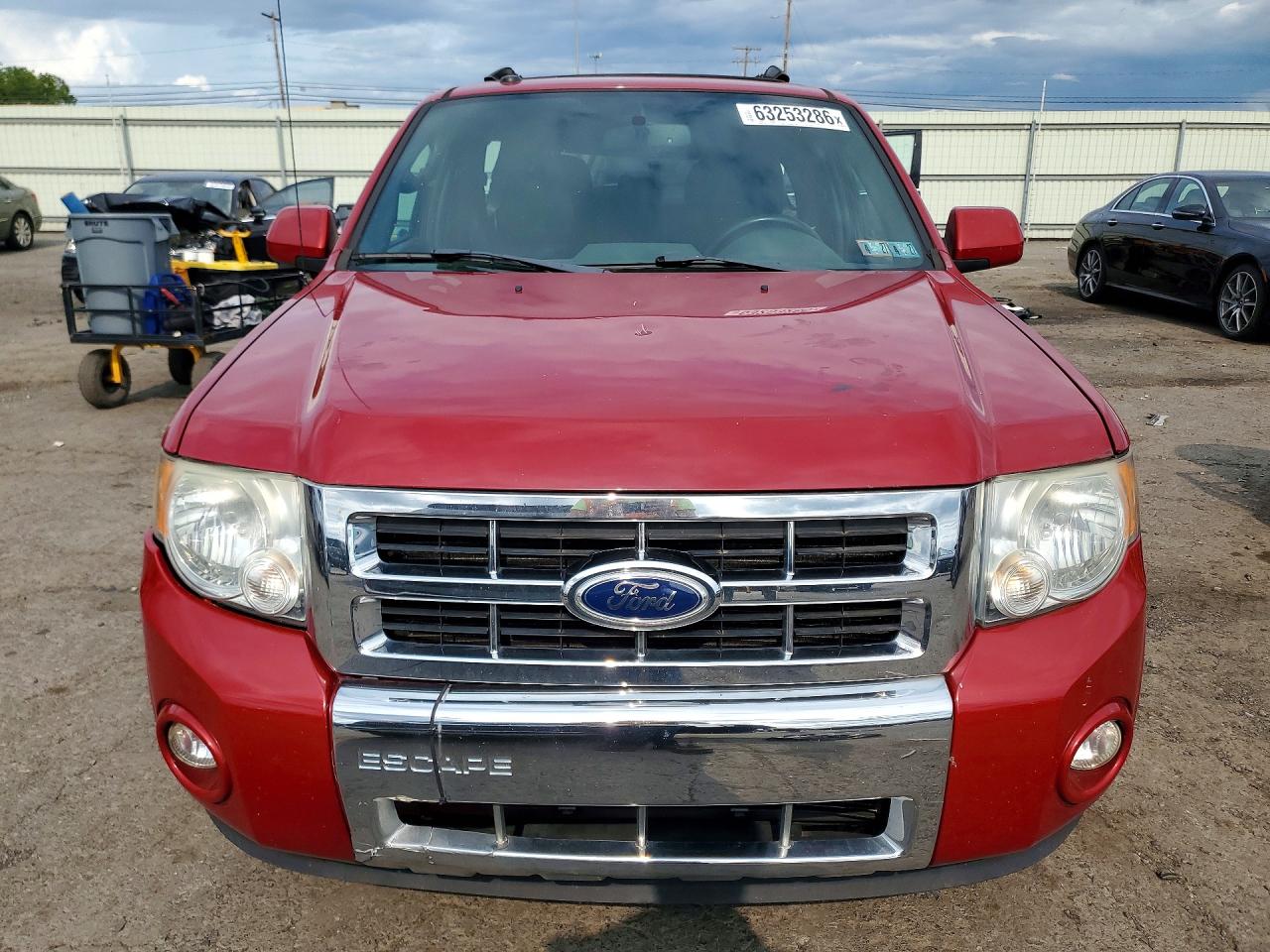 2011 Ford Escape Limited Red vin: 1FMCU9EG7BKB63291