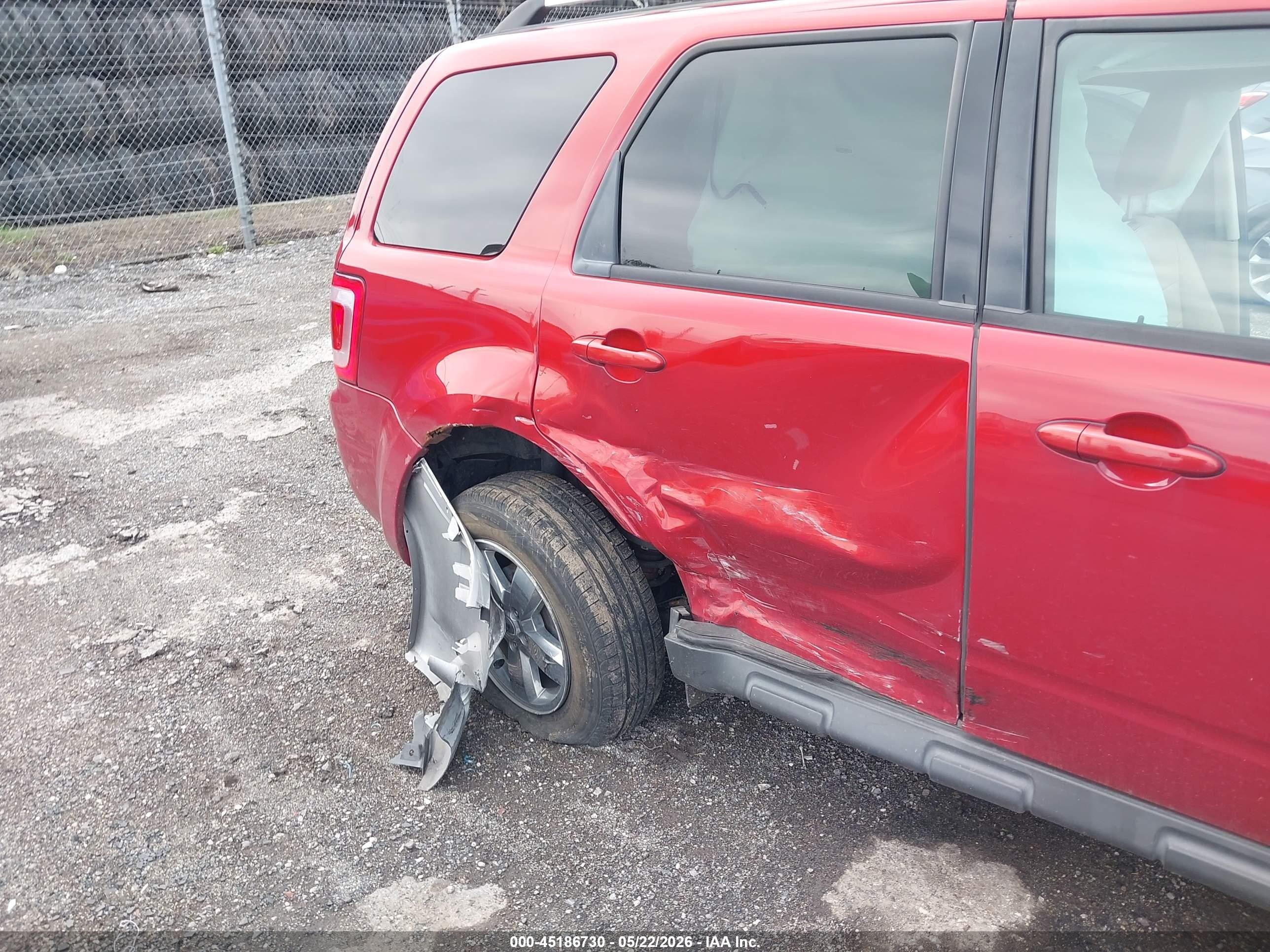 2011 Ford Escape Limited Red vin: 1FMCU9EG7BKC27801