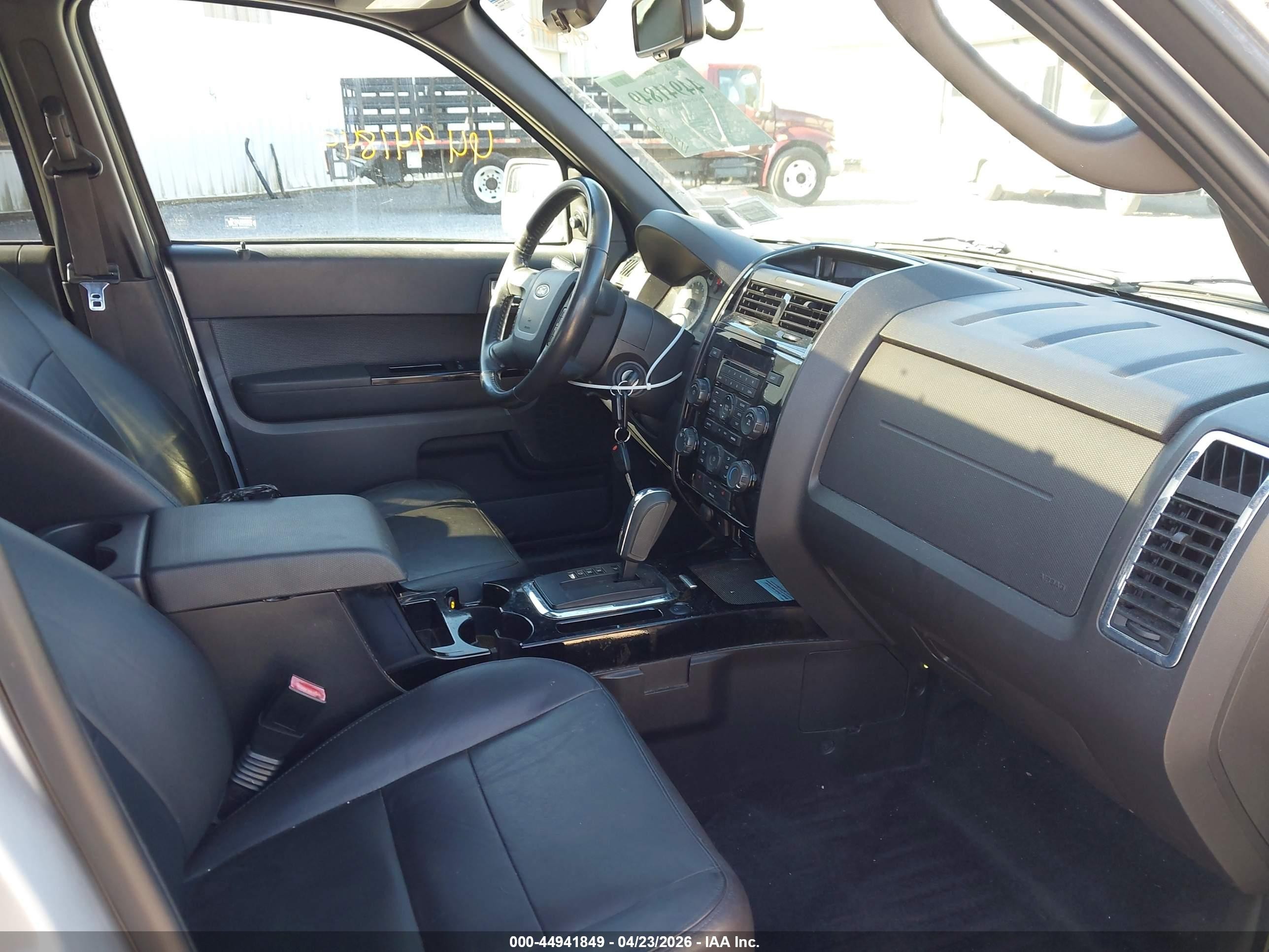 2010 Ford Escape Limited Silver vin: 1FMCU9EGXAKB02614