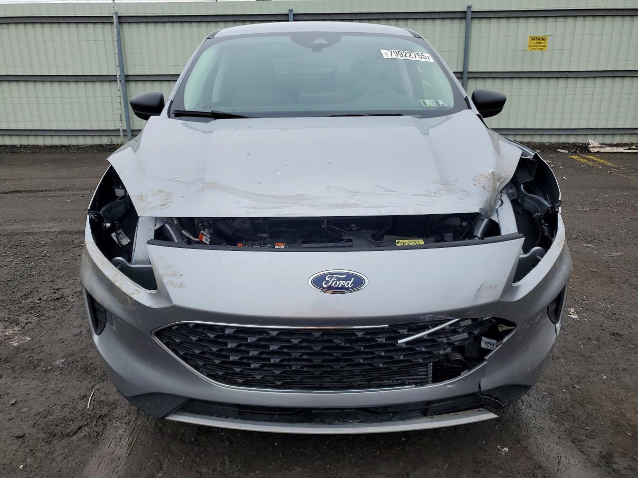 2022 Ford Escape Se Серебряный vin: 1FMCU9G60NUA97860