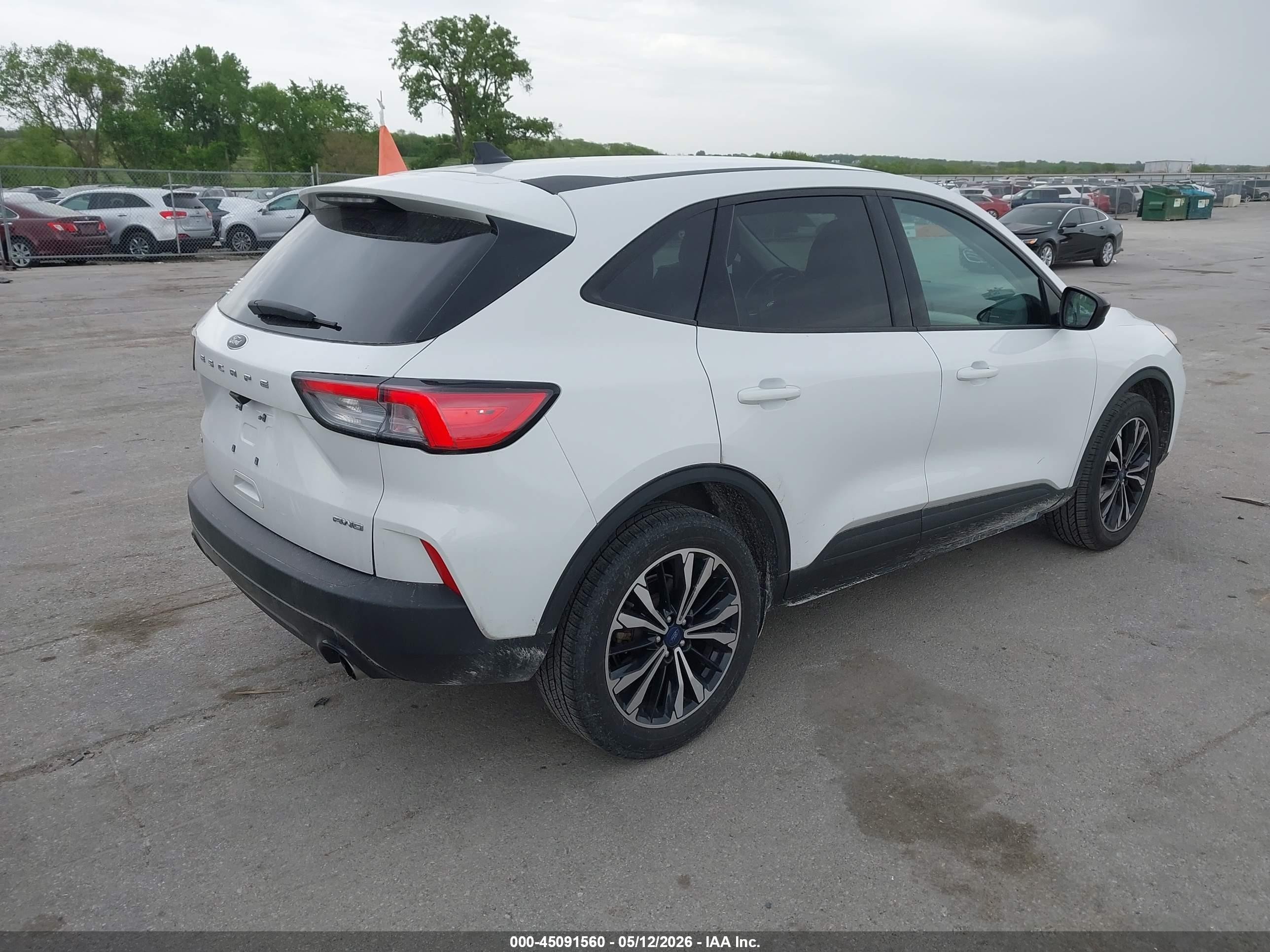 2022 Ford Escape Se Белый vin: 1FMCU9G66NUB17352