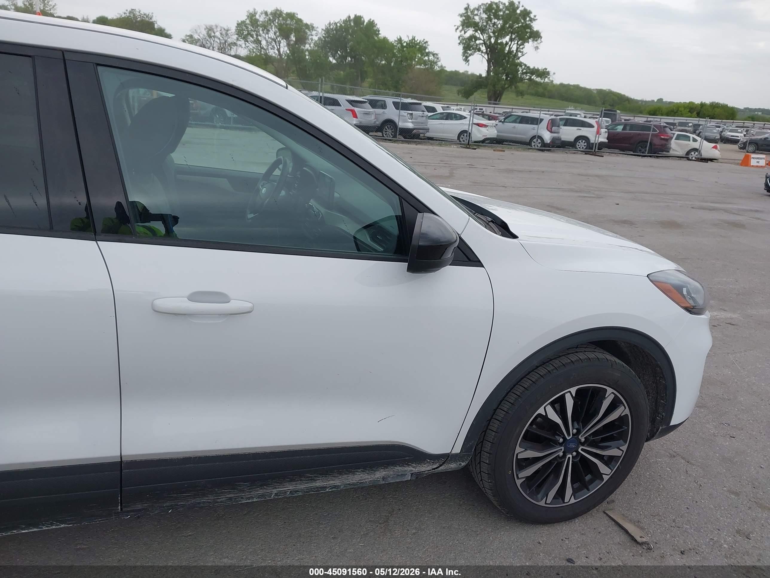 2022 Ford Escape Se Белый vin: 1FMCU9G66NUB17352