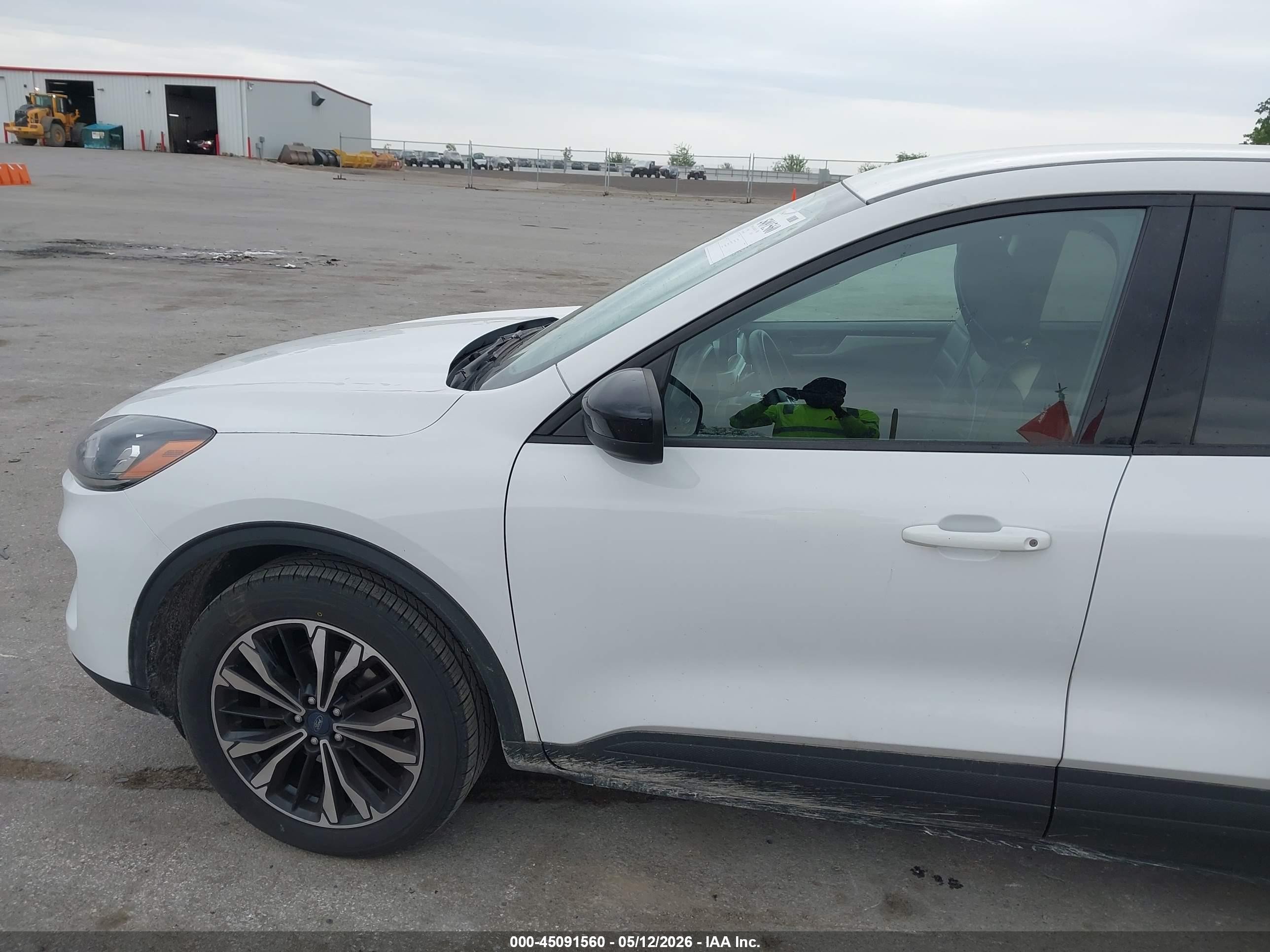 2022 Ford Escape Se Белый vin: 1FMCU9G66NUB17352