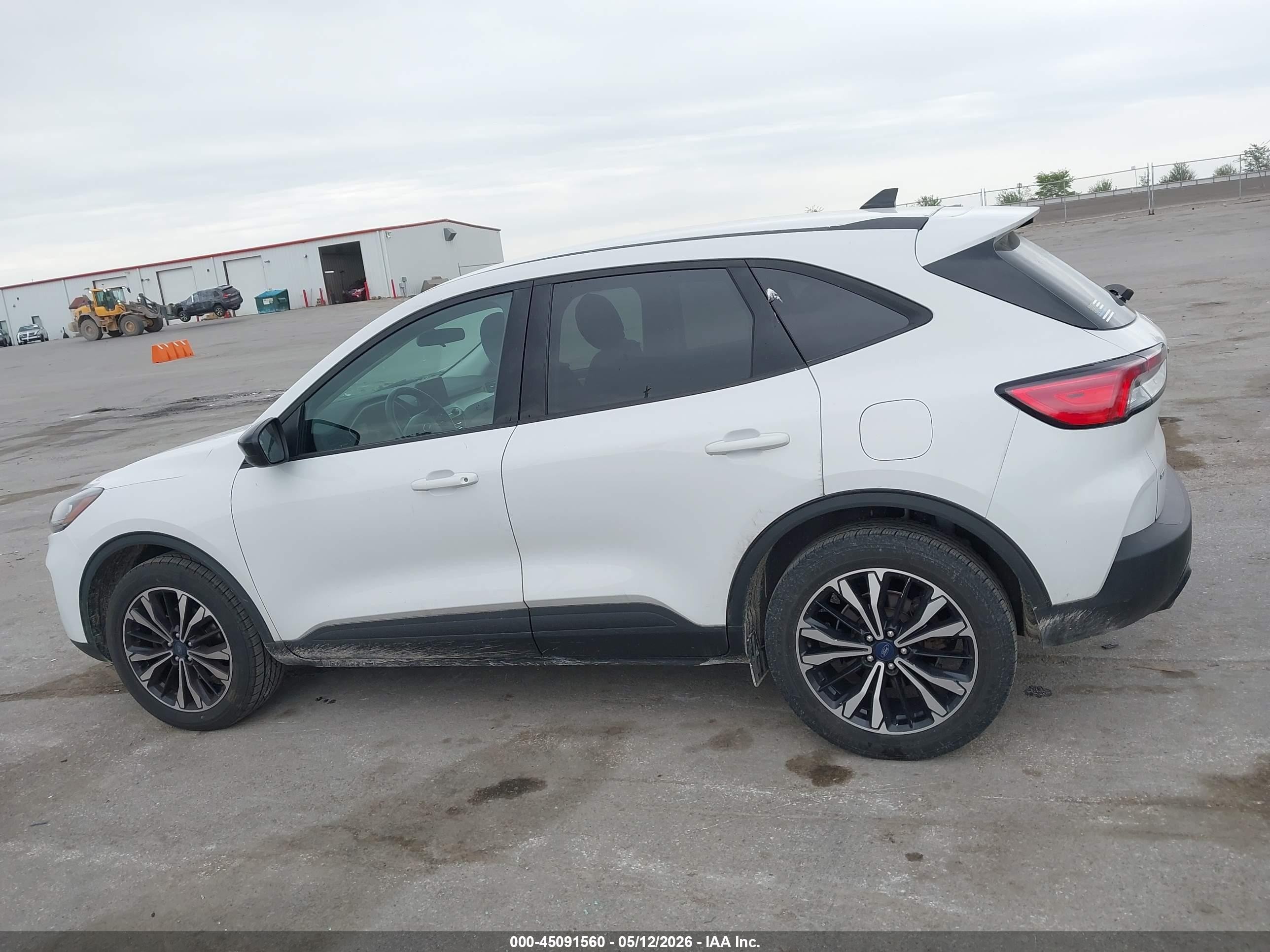 2022 Ford Escape Se Белый vin: 1FMCU9G66NUB17352