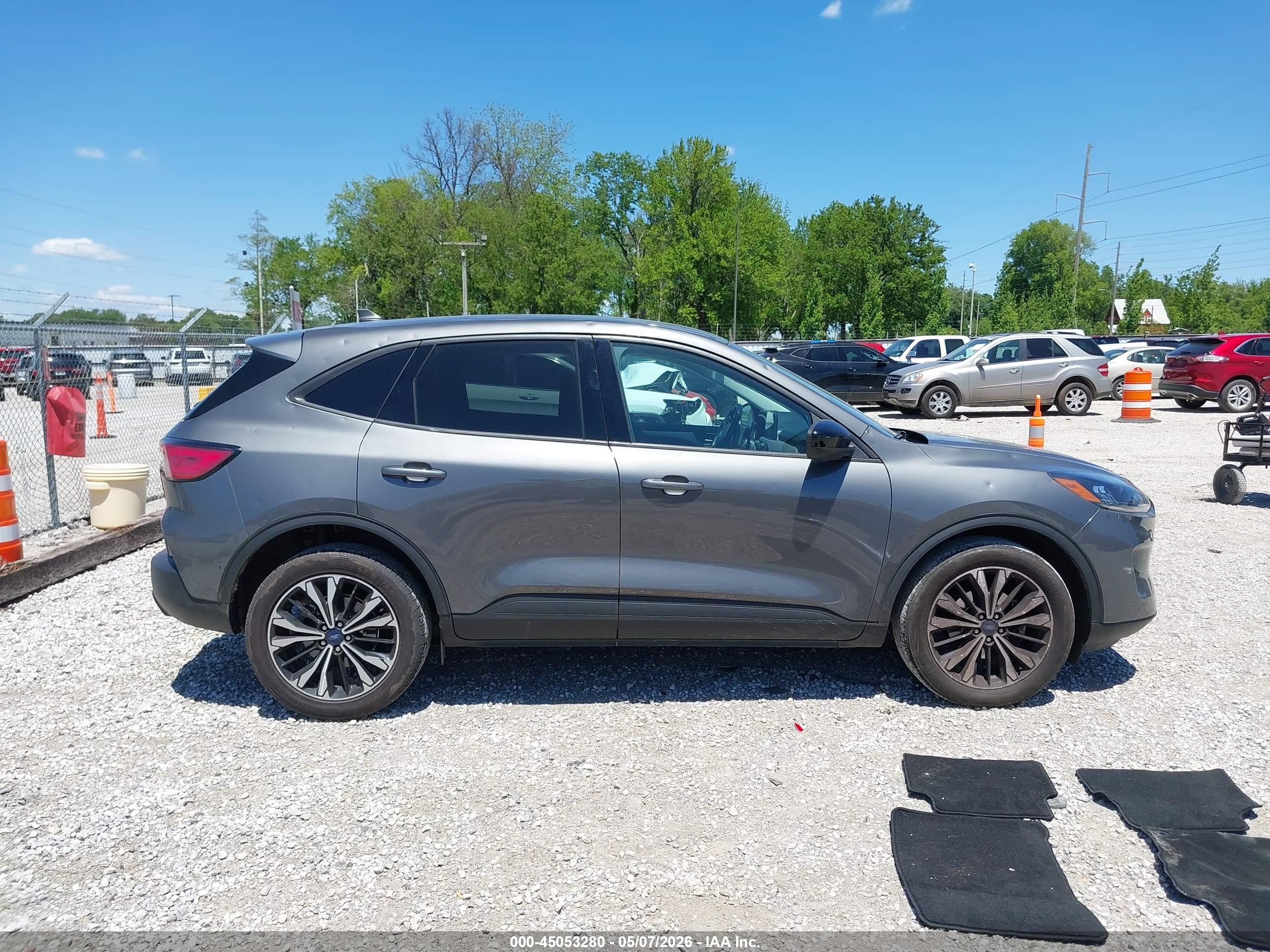 2022 Ford Escape Se Серый vin: 1FMCU9G66NUC00604