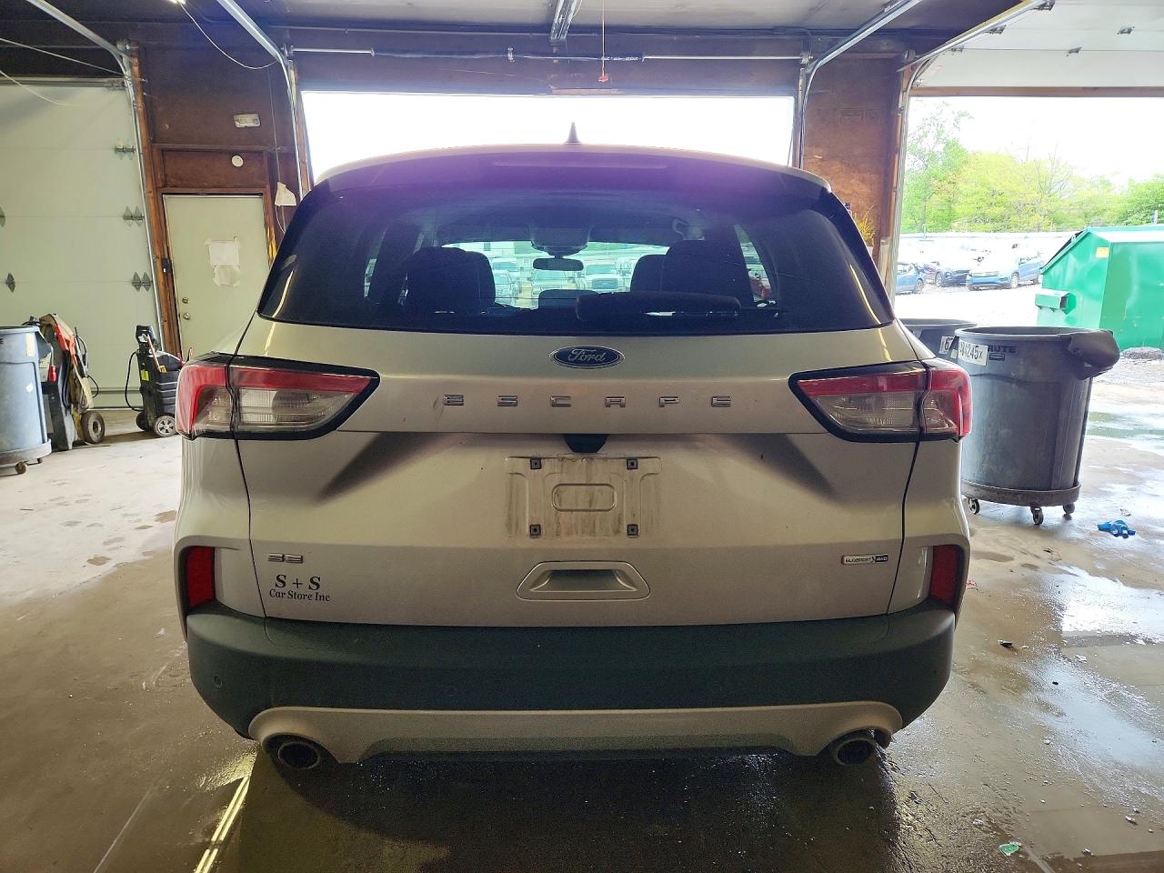 2020 Ford Escape Se Silver vin: 1FMCU9G68LUB25188