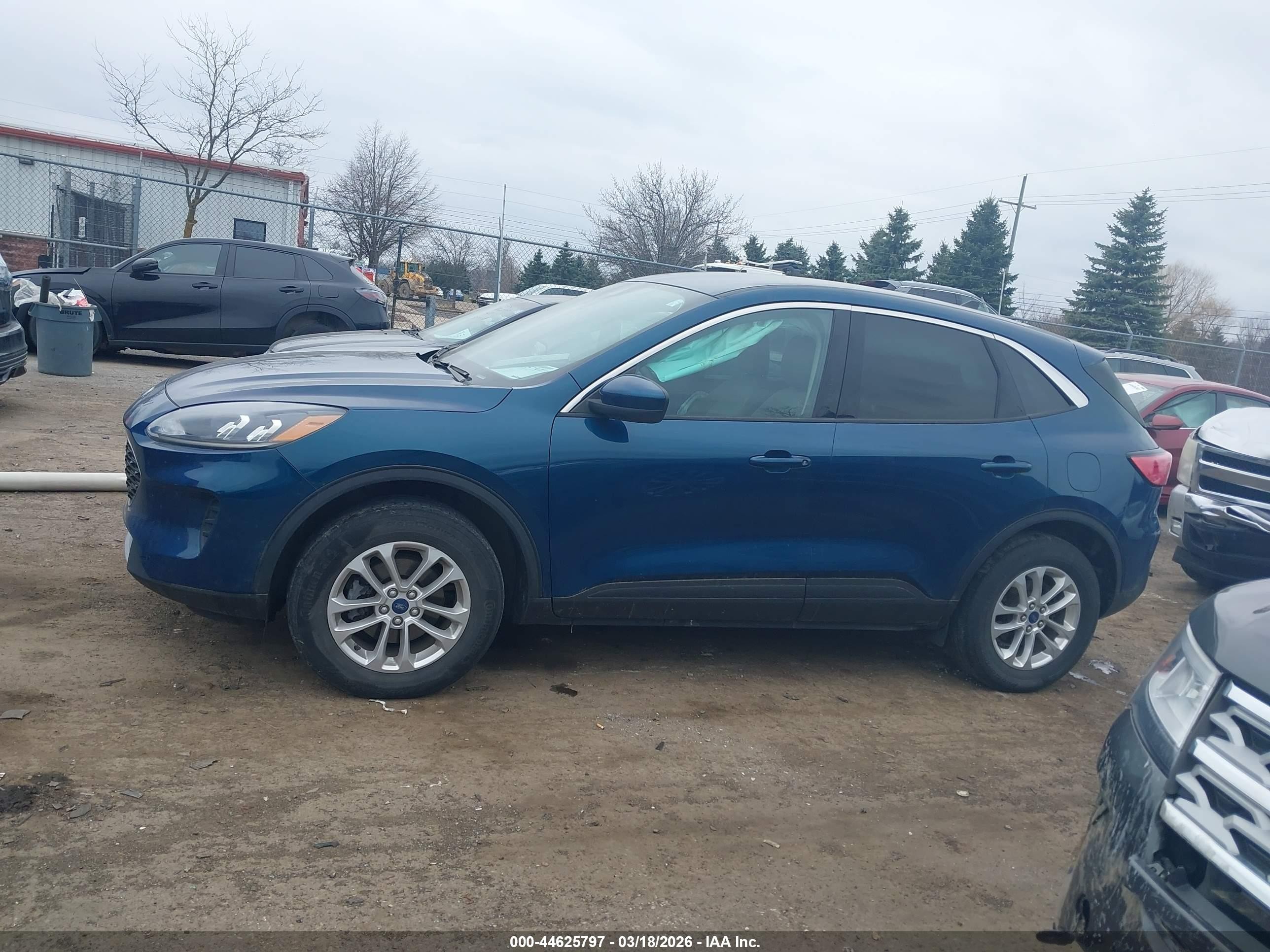 2020 Ford Escape Se Blue vin: 1FMCU9G68LUC17871
