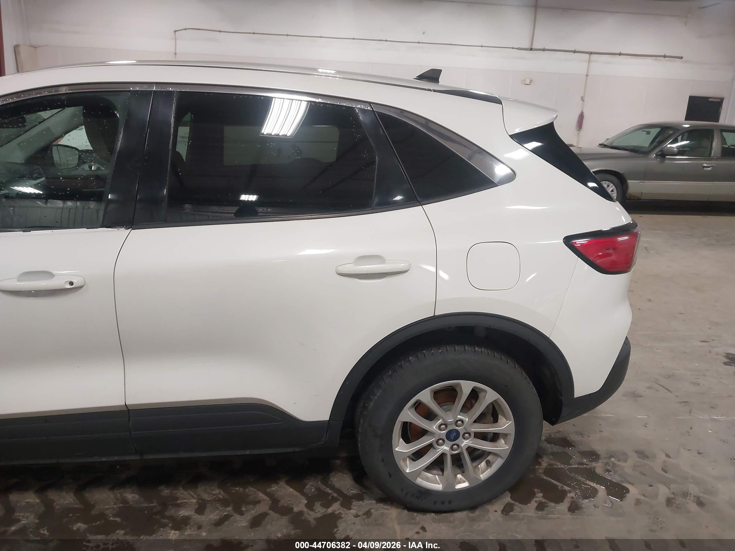 2022 Ford Escape Se Белый vin: 1FMCU9G68NUA60751