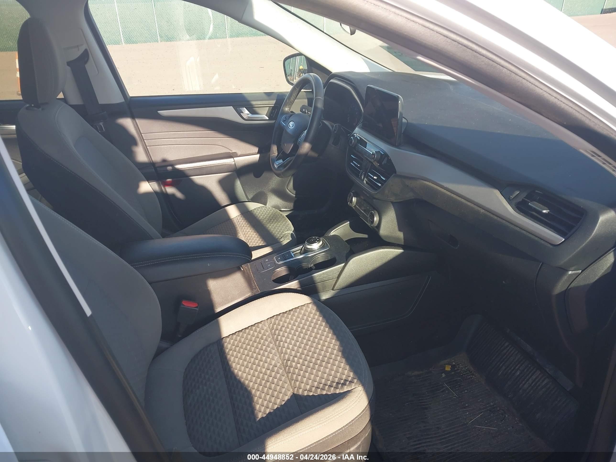 2021 Ford Escape Se White vin: 1FMCU9G6XMUB25226
