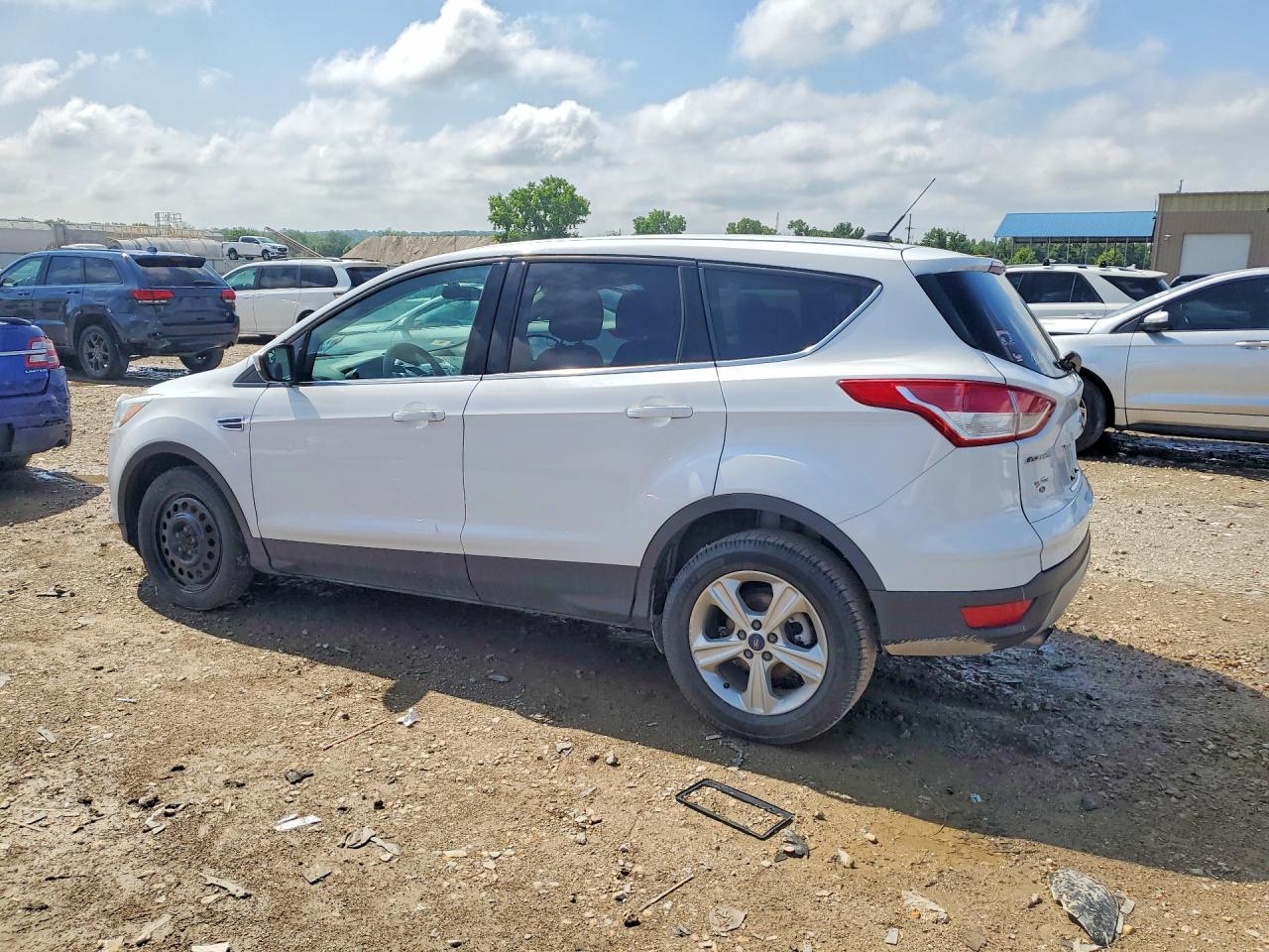 2015 Ford Escape 4d S White vin: 1FMCU9G91FUB06139