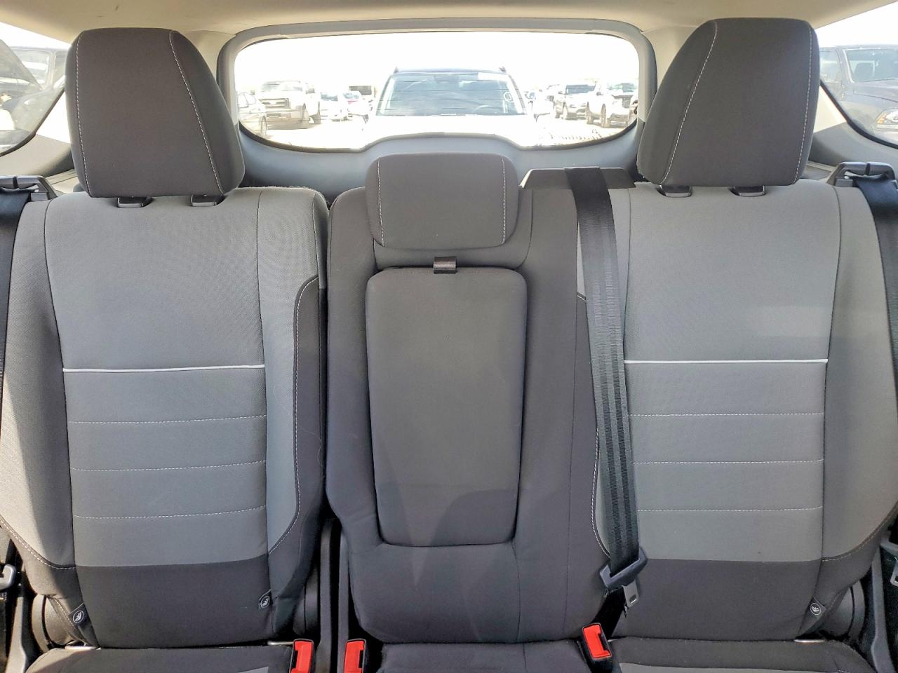 2015 Ford Escape 4d S White vin: 1FMCU9G91FUB06139