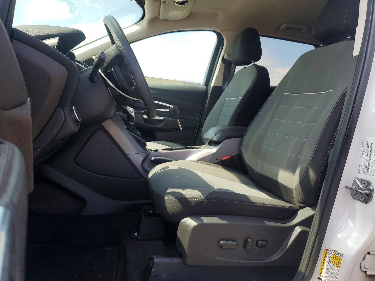 2015 Ford Escape 4d S White vin: 1FMCU9G91FUB06139