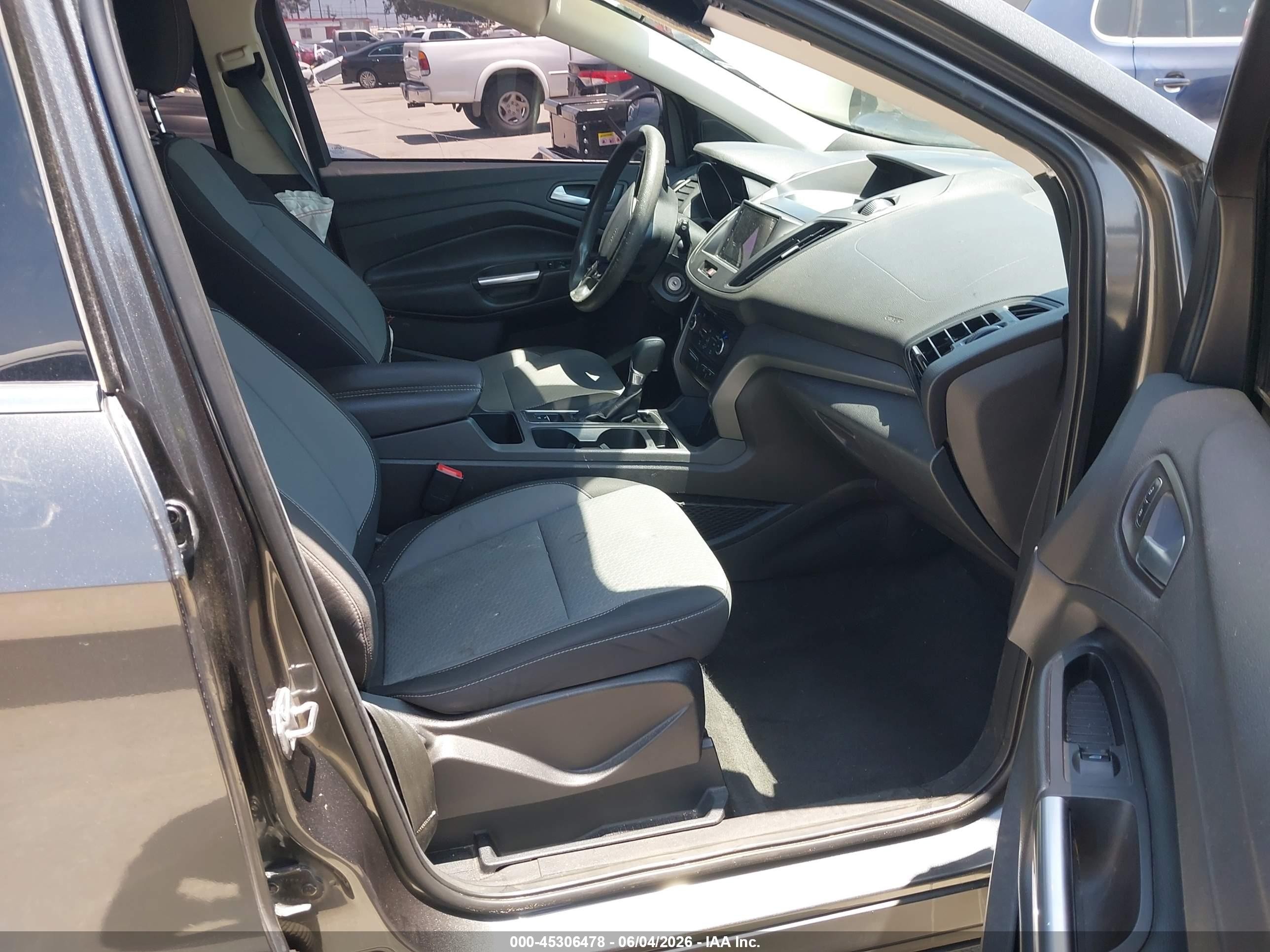 2017 Ford Escape Se Gray vin: 1FMCU9G91HUD44933