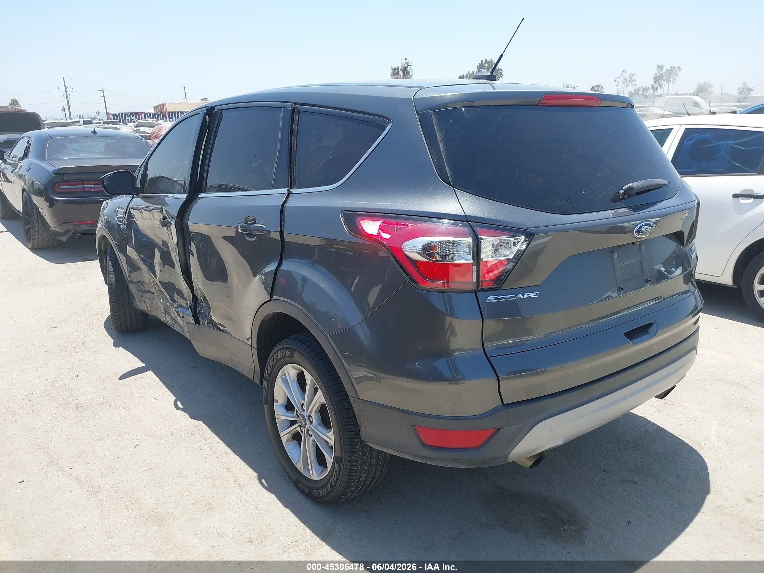 2017 Ford Escape Se Gray vin: 1FMCU9G91HUD44933