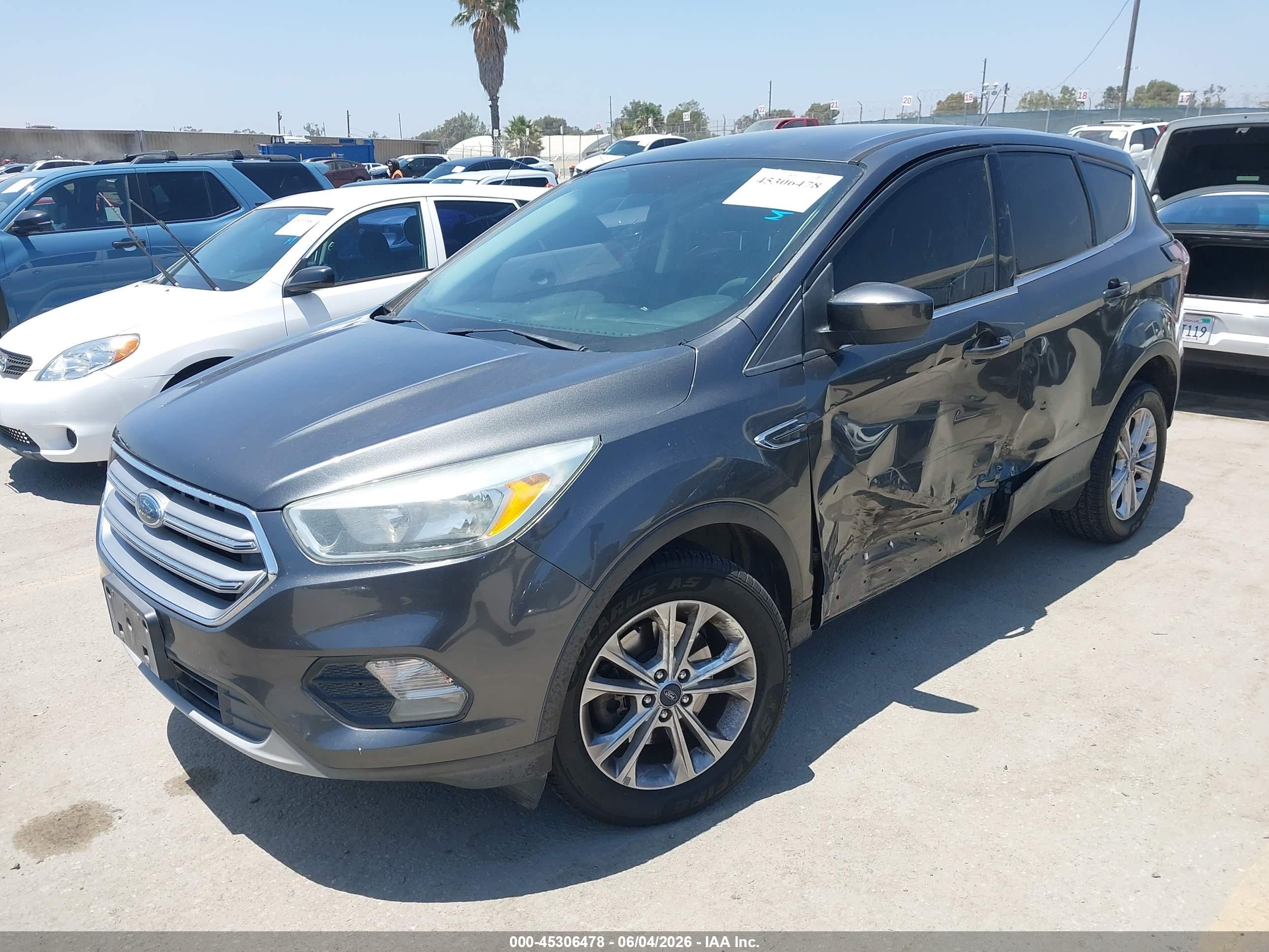 2017 Ford Escape Se Gray vin: 1FMCU9G91HUD44933