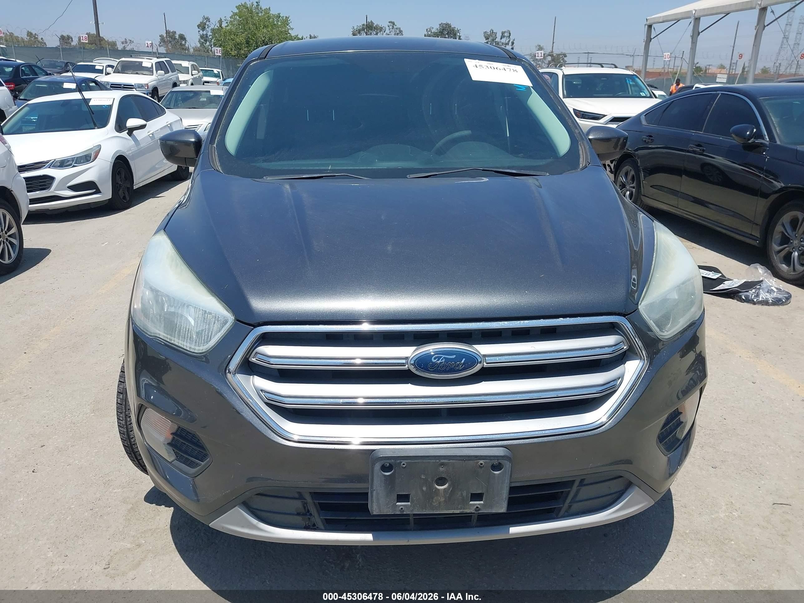 2017 Ford Escape Se Gray vin: 1FMCU9G91HUD44933