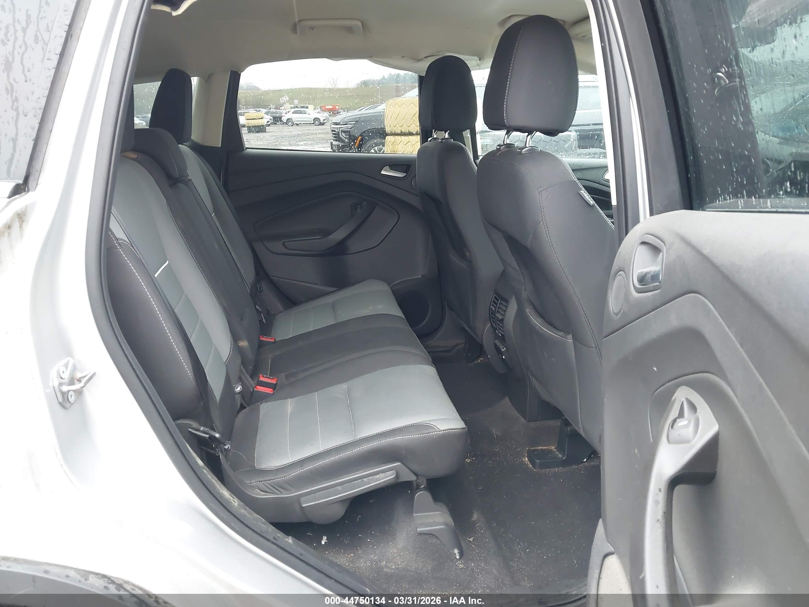 2015 Ford Escape Se Серебряный vin: 1FMCU9G94FUB34887