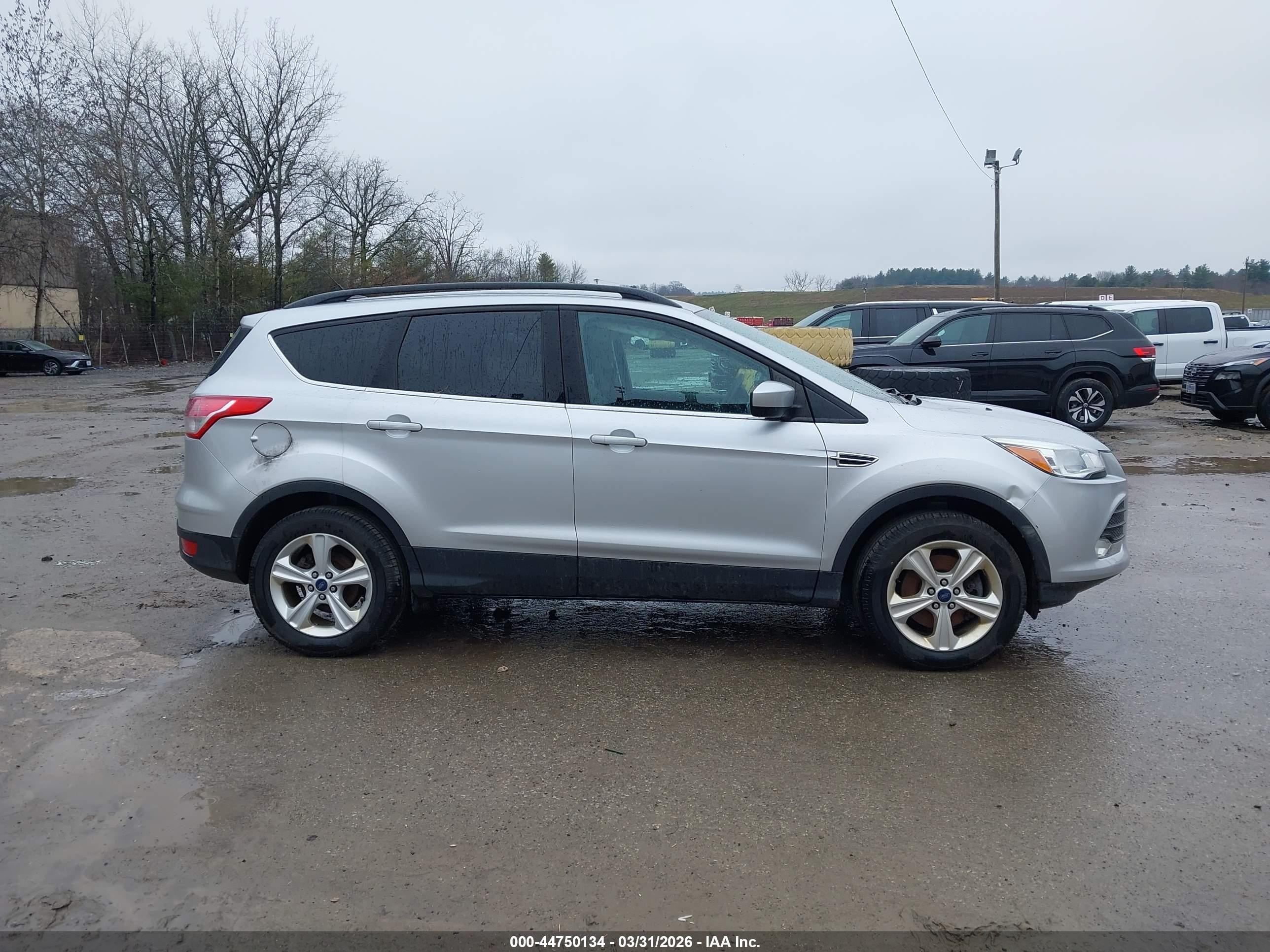2015 Ford Escape Se Серебряный vin: 1FMCU9G94FUB34887