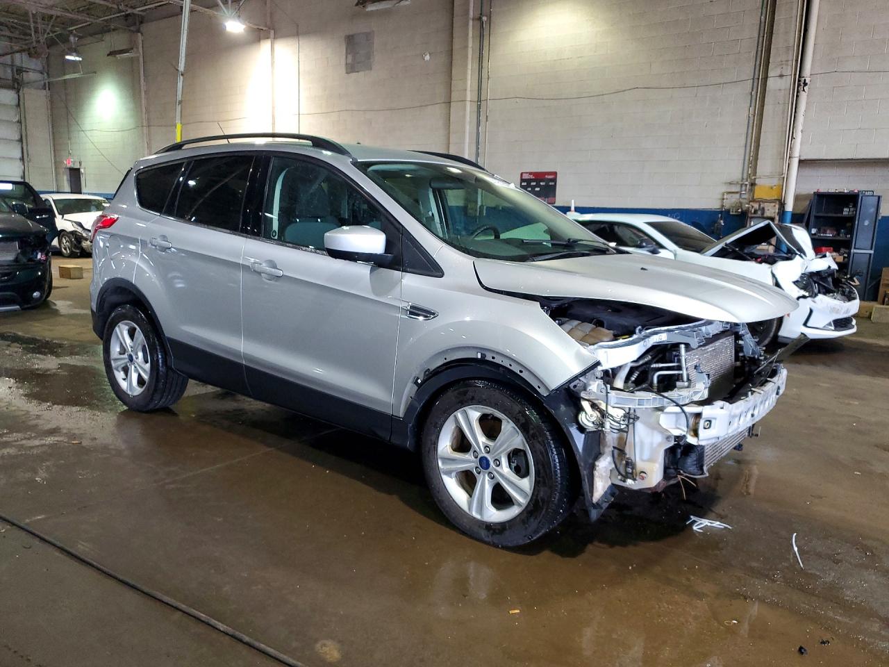 2015 Ford Escape Se Серебряный vin: 1FMCU9G94FUC70002