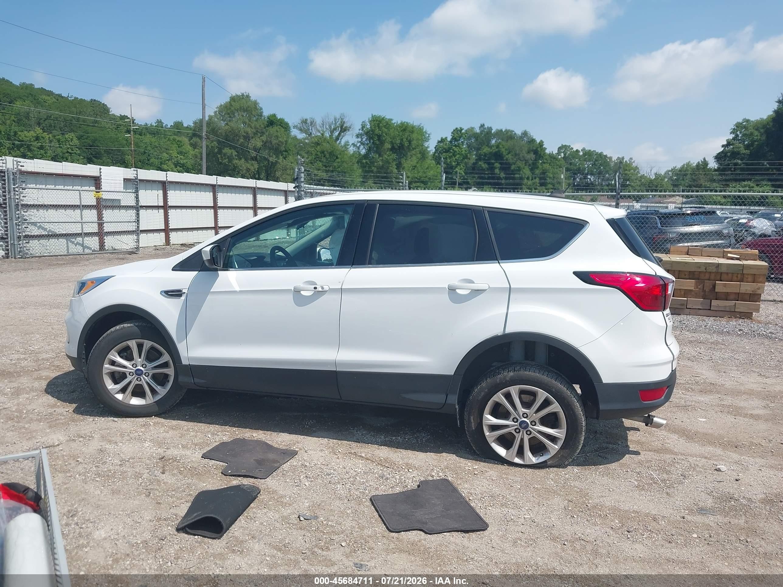 2019 Ford Escape Se White vin: 1FMCU9G95KUA65590