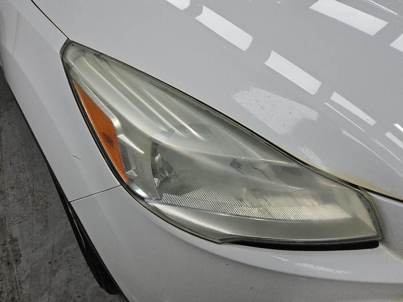 2013 Ford Escape Se White vin: 1FMCU9G96DUC90524 Damage: Right Head Lamp, Faded, Acceptable