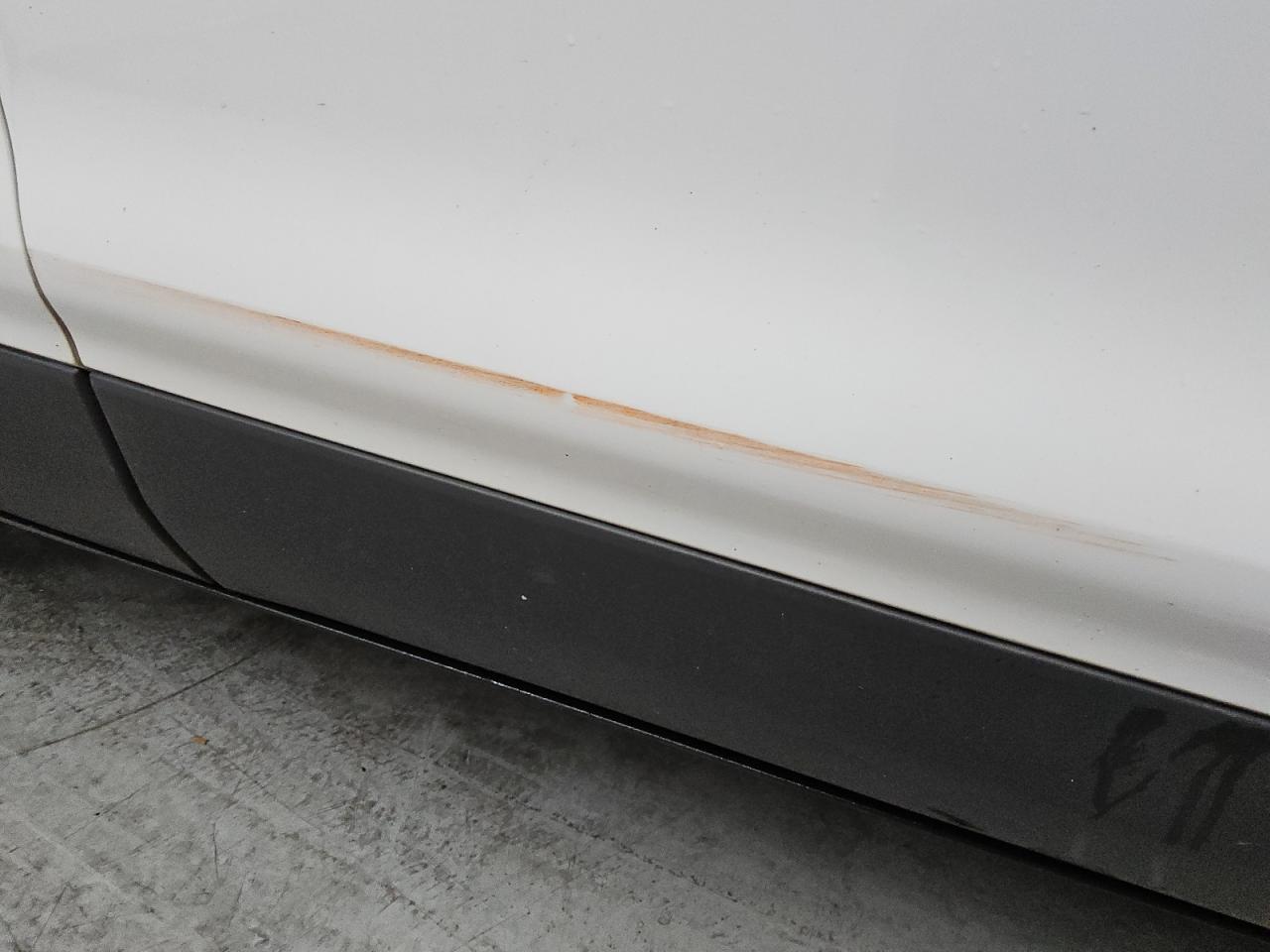 2013 Ford Escape Se White vin: 1FMCU9G96DUC90524 Damage: Right Front Door, Heavy Scratch, > 12 Inches