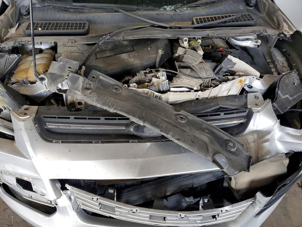 2015 Ford Escape Se Серебряный vin: 1FMCU9G96FUC82796