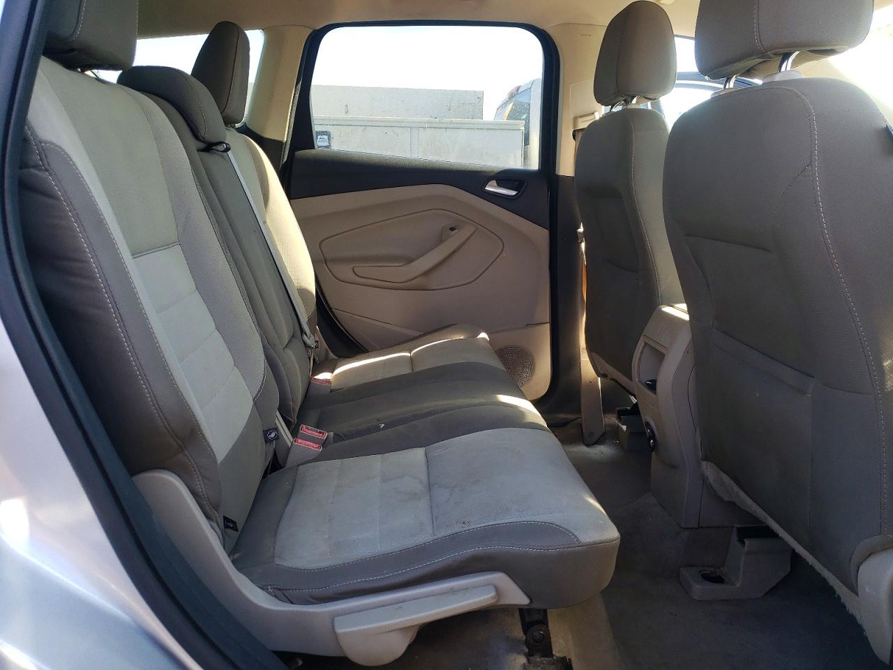 2015 Ford Escape Серебряный vin: 1FMCU9G97FUA83014