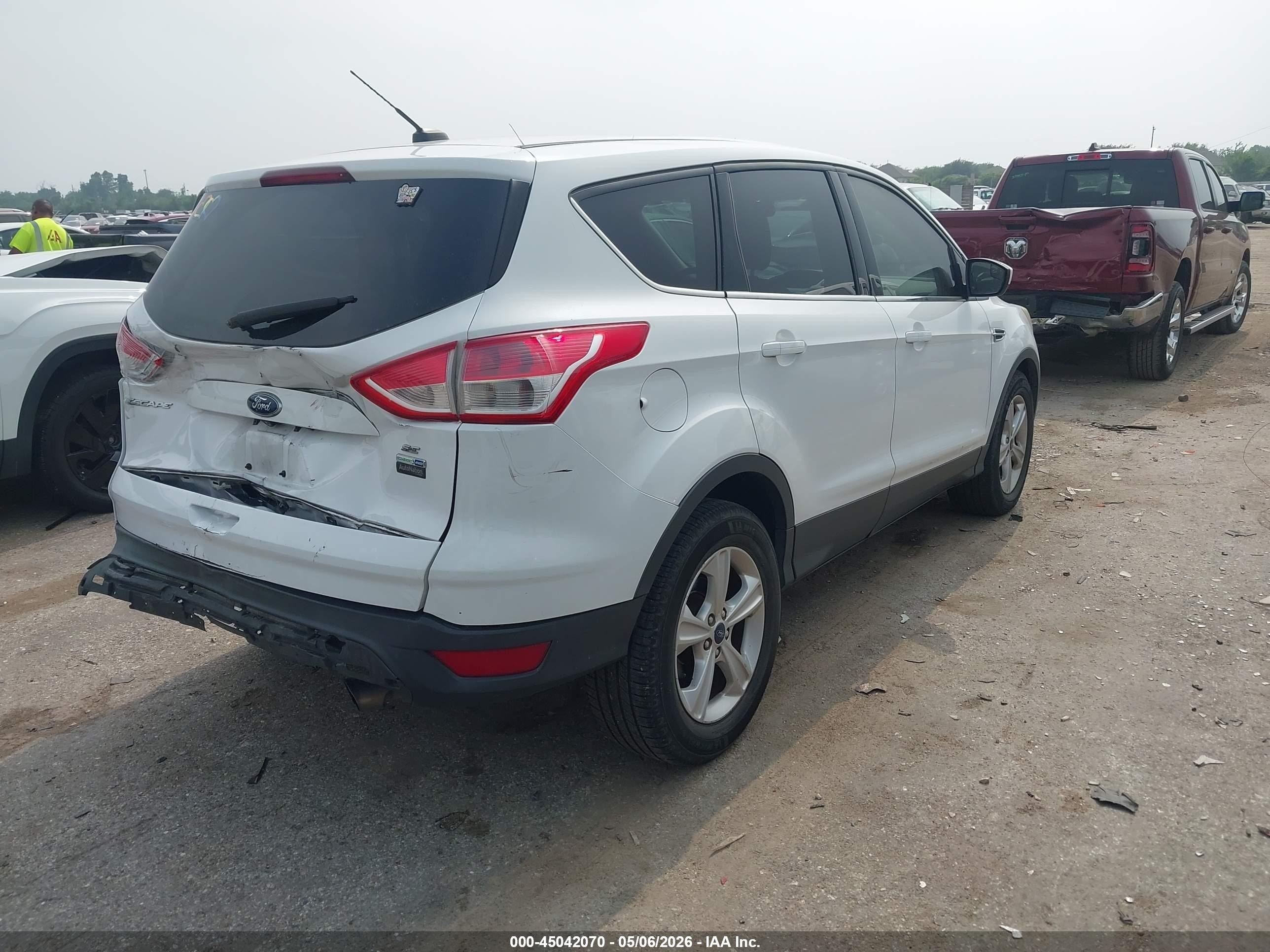 2015 Ford Escape Se Белый vin: 1FMCU9G98FUA19788