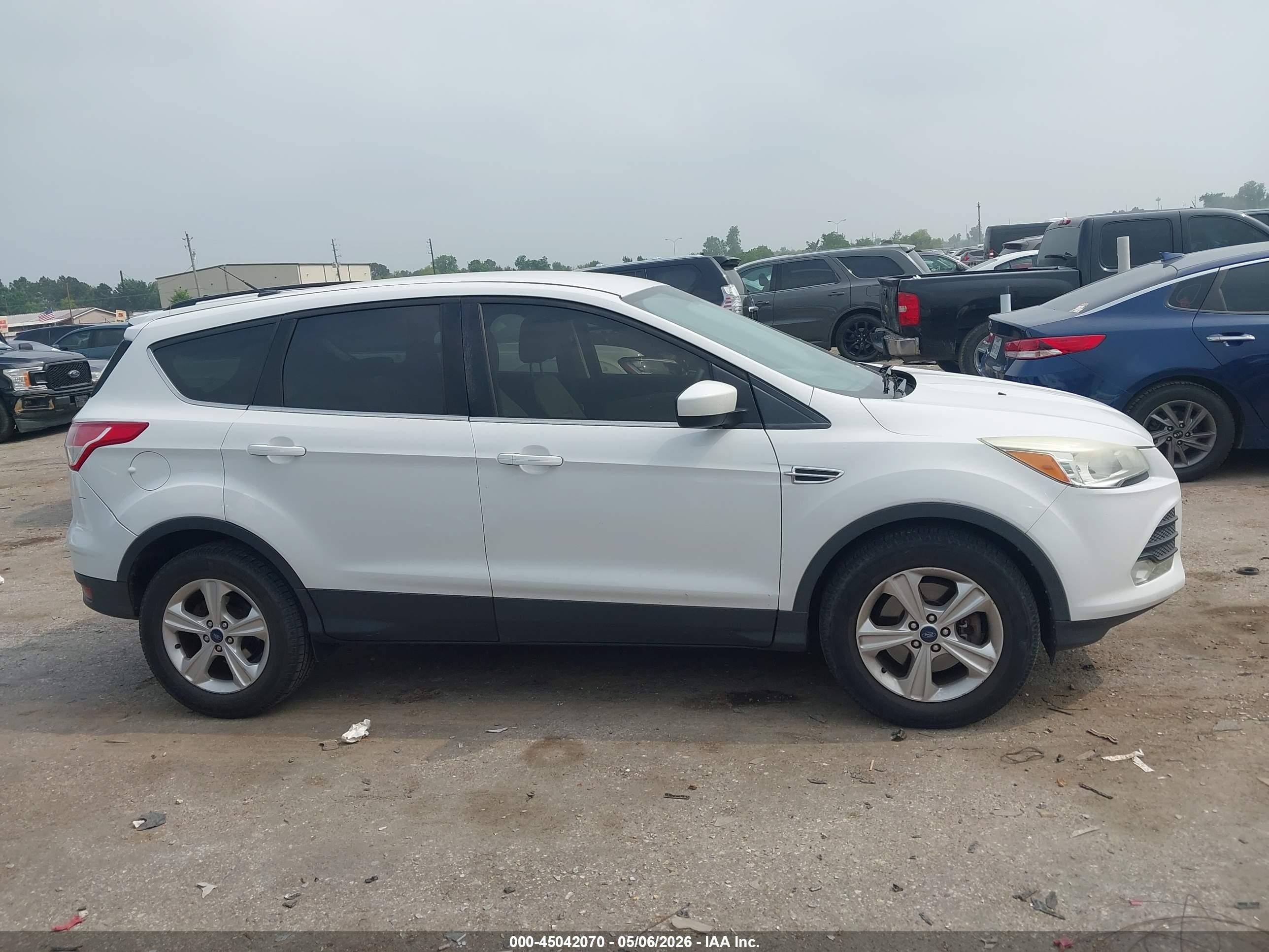 2015 Ford Escape Se Белый vin: 1FMCU9G98FUA19788