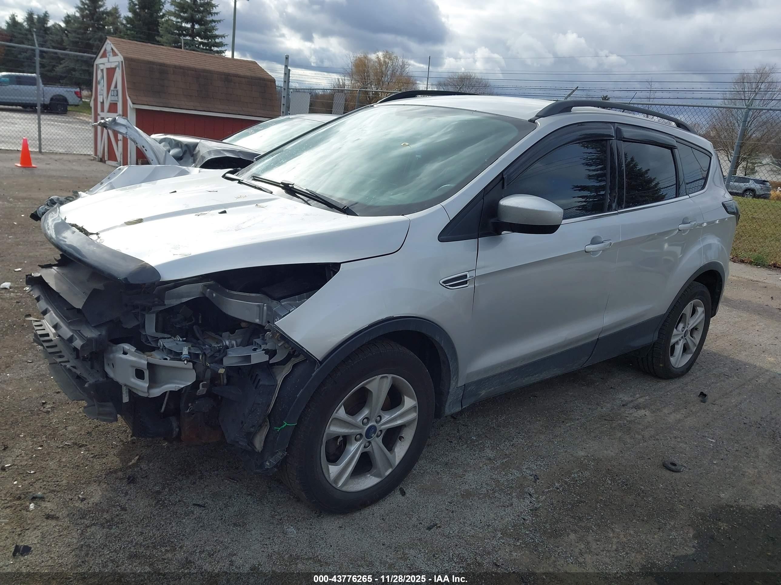 2015 Ford Escape Se Серебряный vin: 1FMCU9G98FUC41232