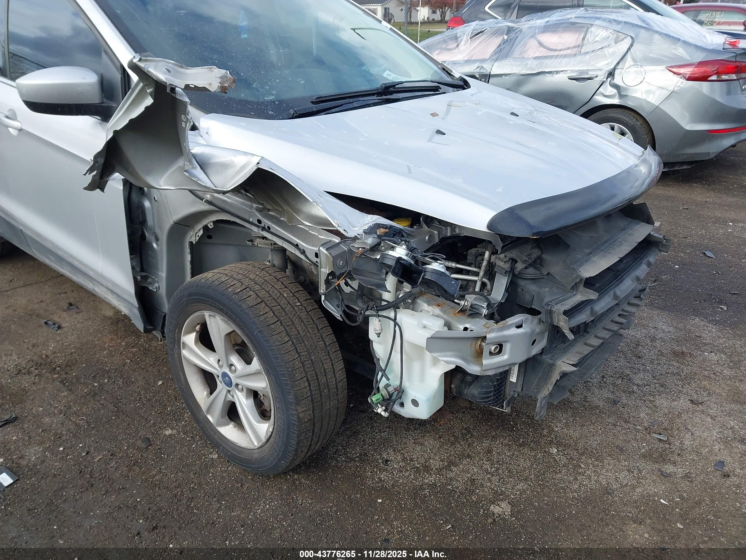 2015 Ford Escape Se Серебряный vin: 1FMCU9G98FUC41232