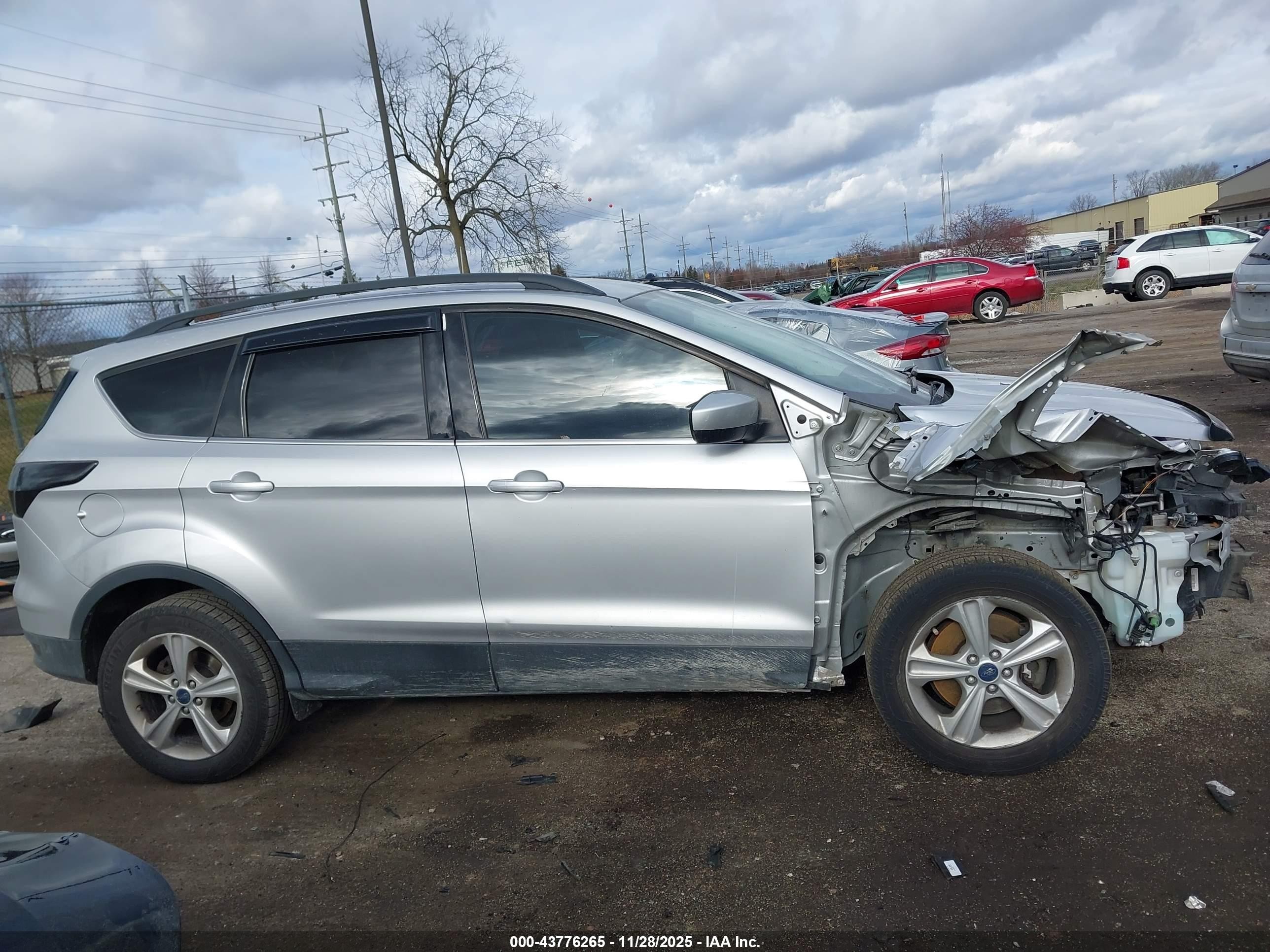 2015 Ford Escape Se Серебряный vin: 1FMCU9G98FUC41232