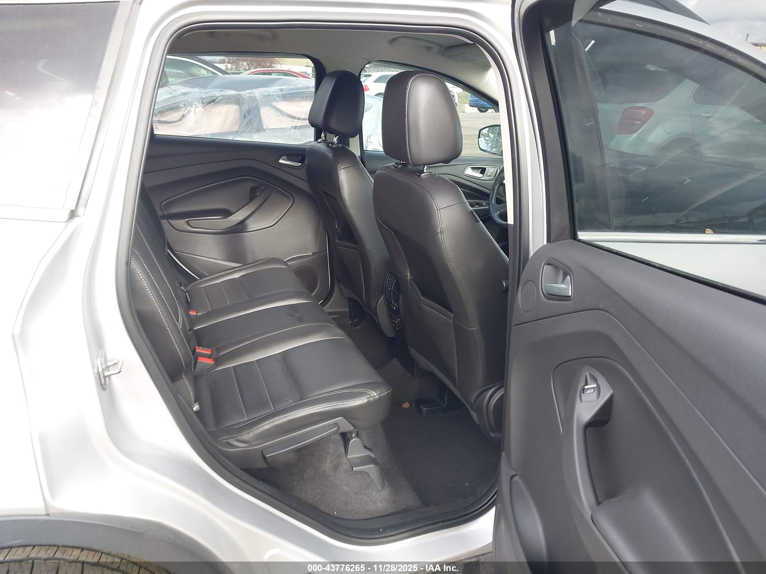 2015 Ford Escape Se Серебряный vin: 1FMCU9G98FUC41232