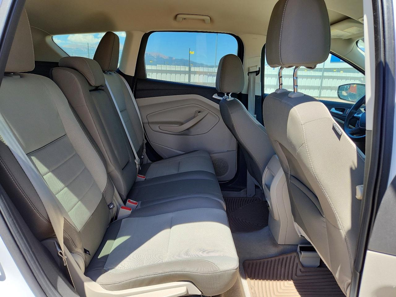 2015 Ford Escape Se Белый vin: 1FMCU9G99FUA81491