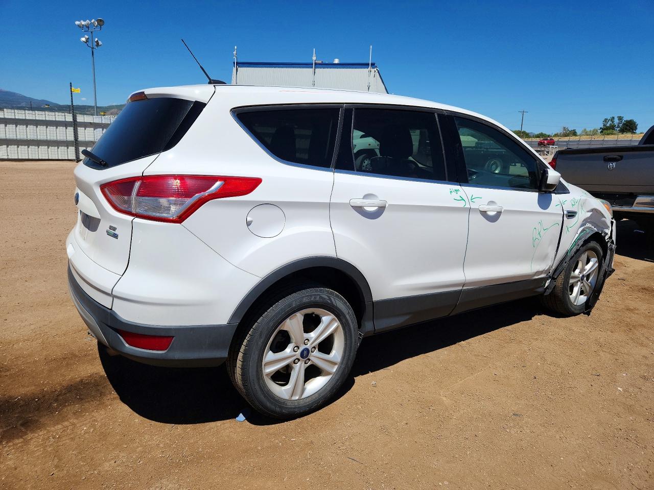 2015 Ford Escape Se Белый vin: 1FMCU9G99FUA81491