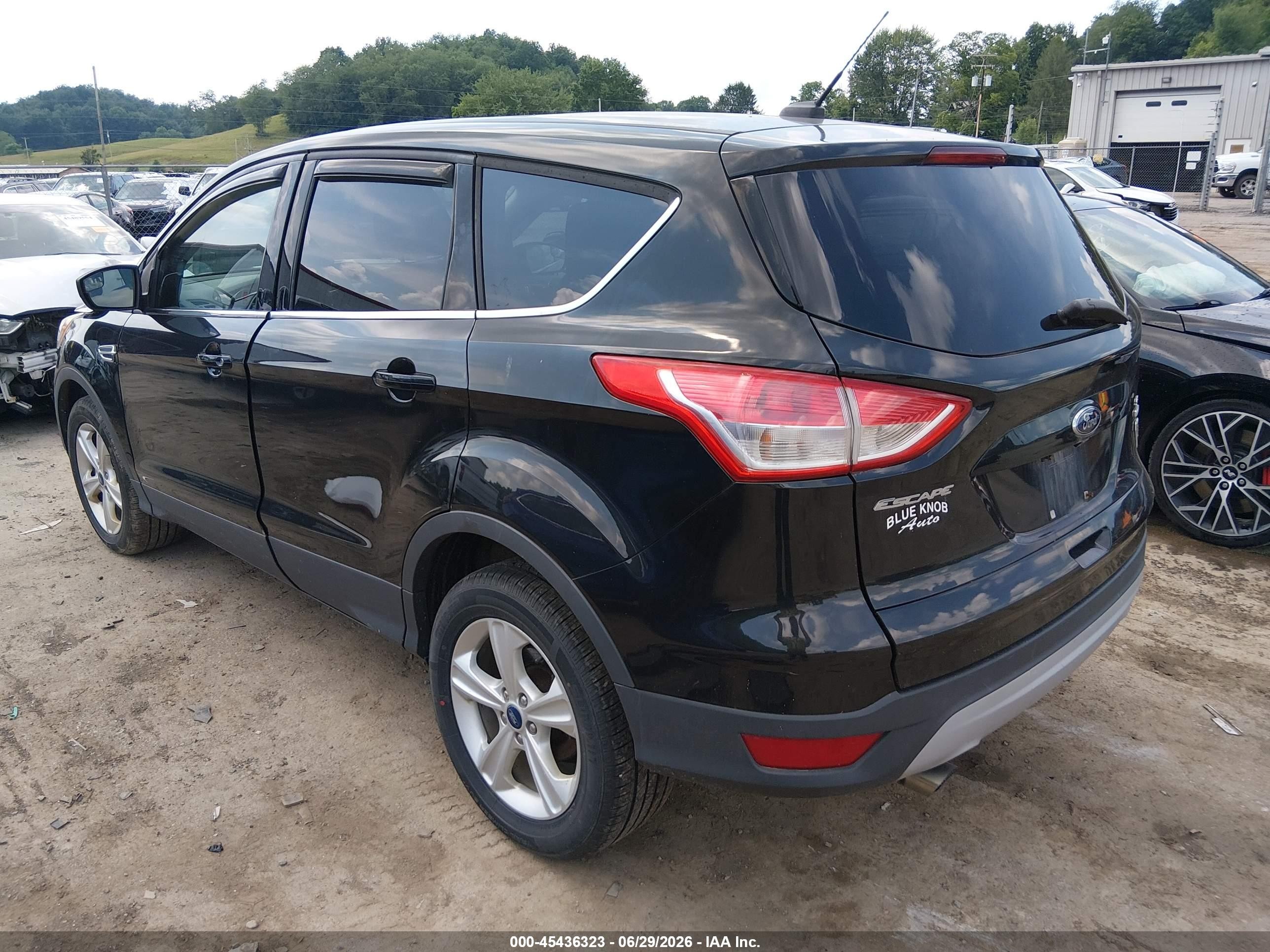 2015 Ford Escape Se Черный vin: 1FMCU9G9XFUB64783