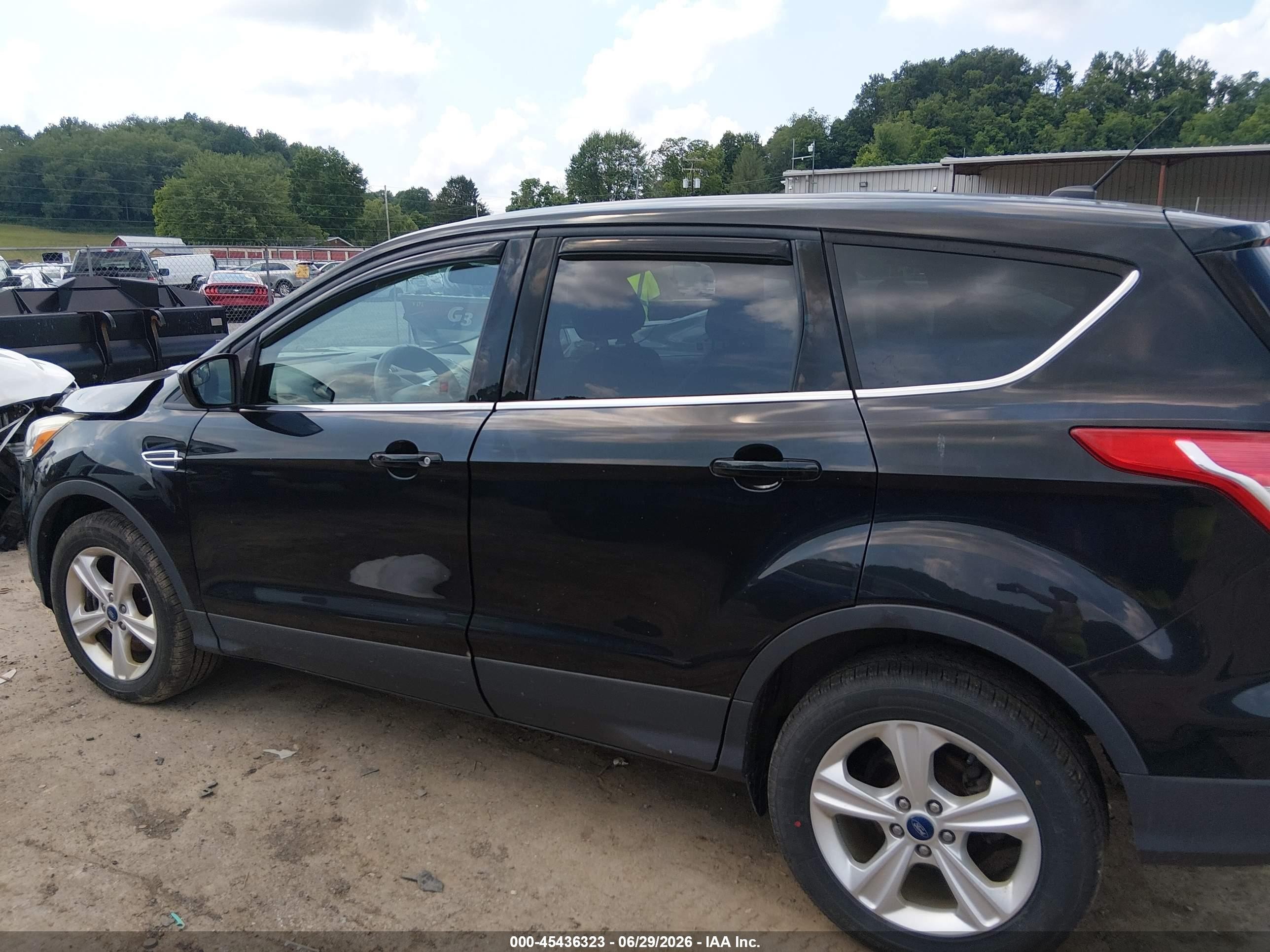 2015 Ford Escape Se Черный vin: 1FMCU9G9XFUB64783