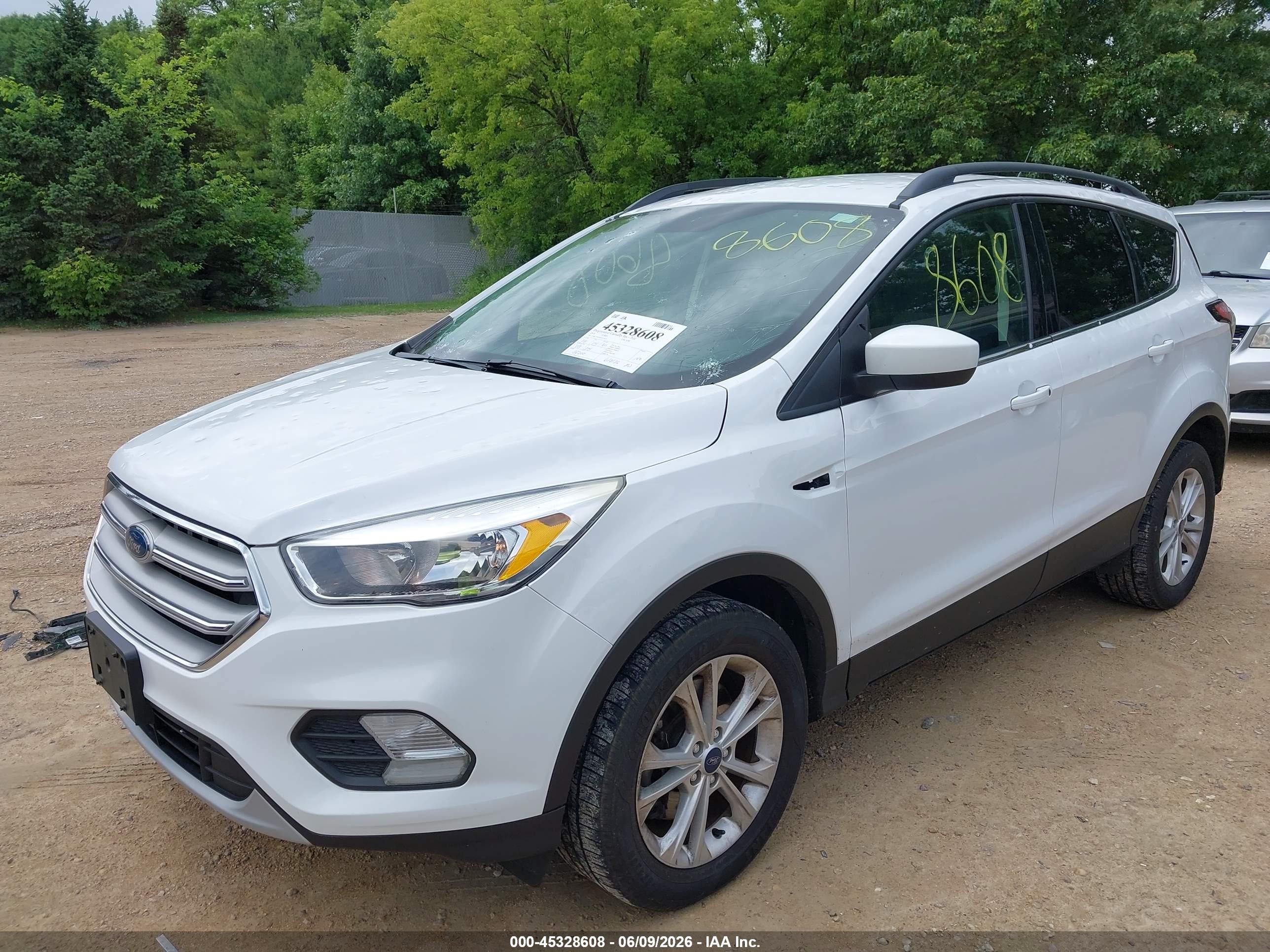 2018 Ford Escape Se Белый vin: 1FMCU9G9XJUC13635