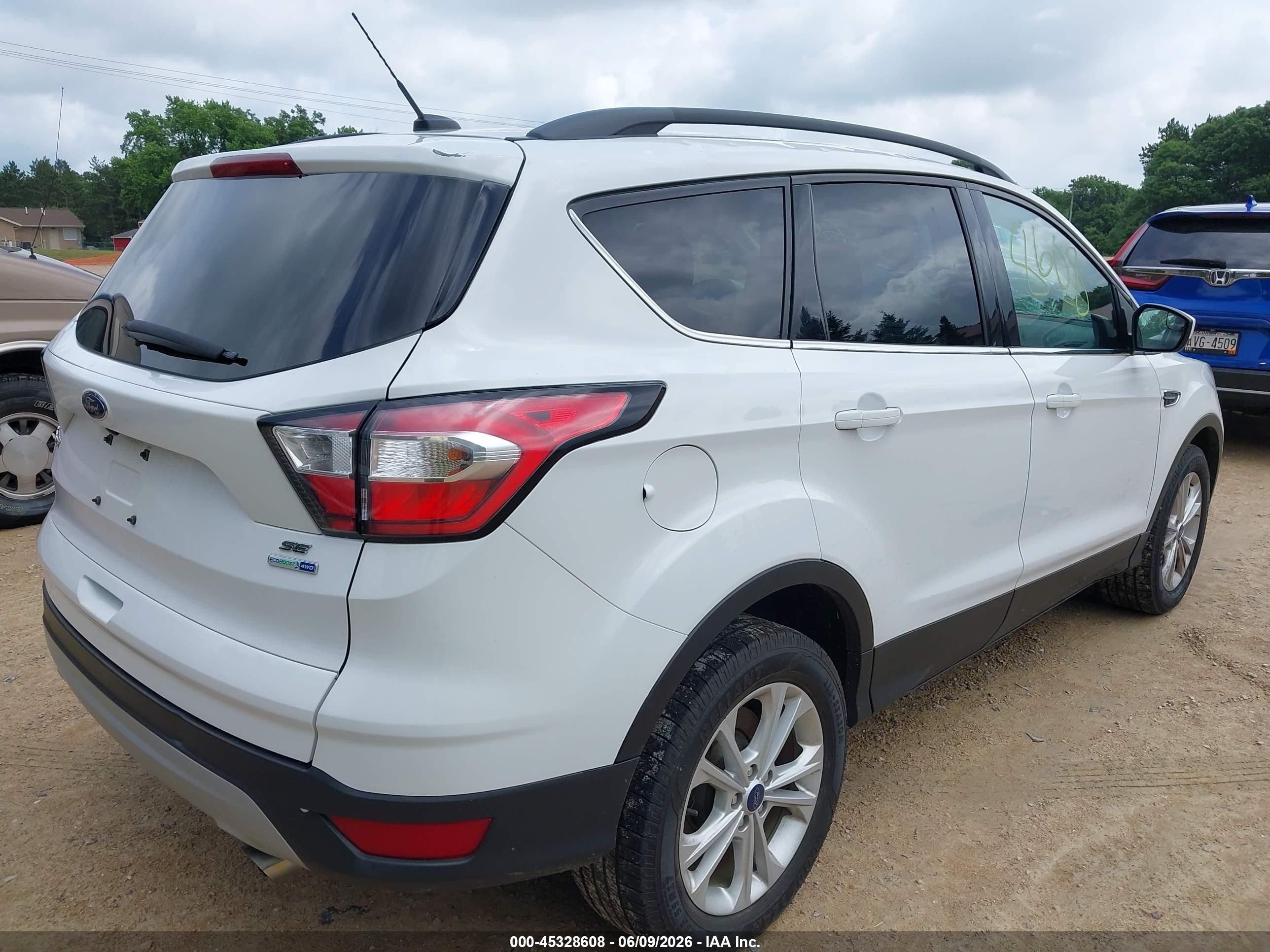 2018 Ford Escape Se Белый vin: 1FMCU9G9XJUC13635