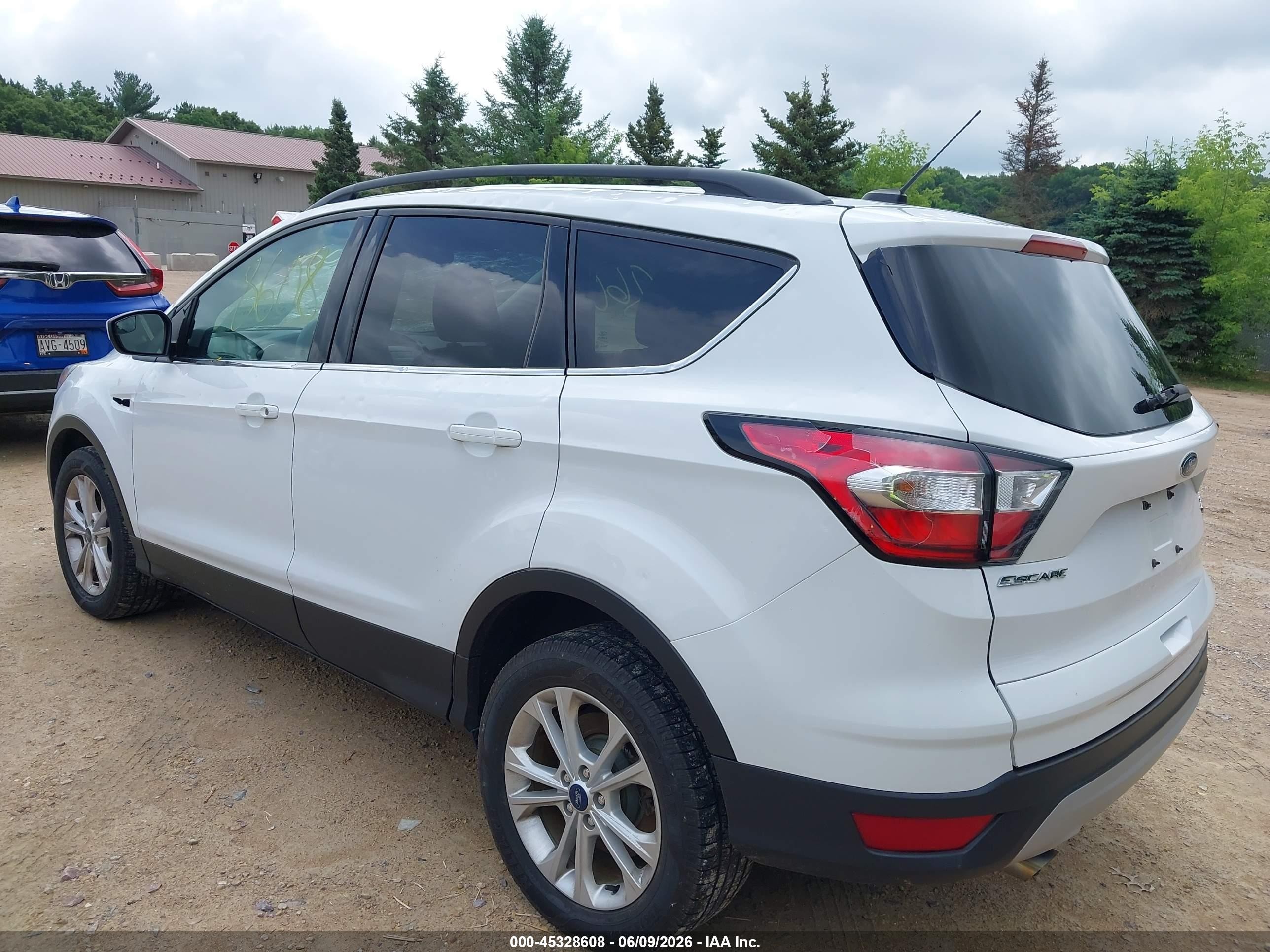 2018 Ford Escape Se Белый vin: 1FMCU9G9XJUC13635