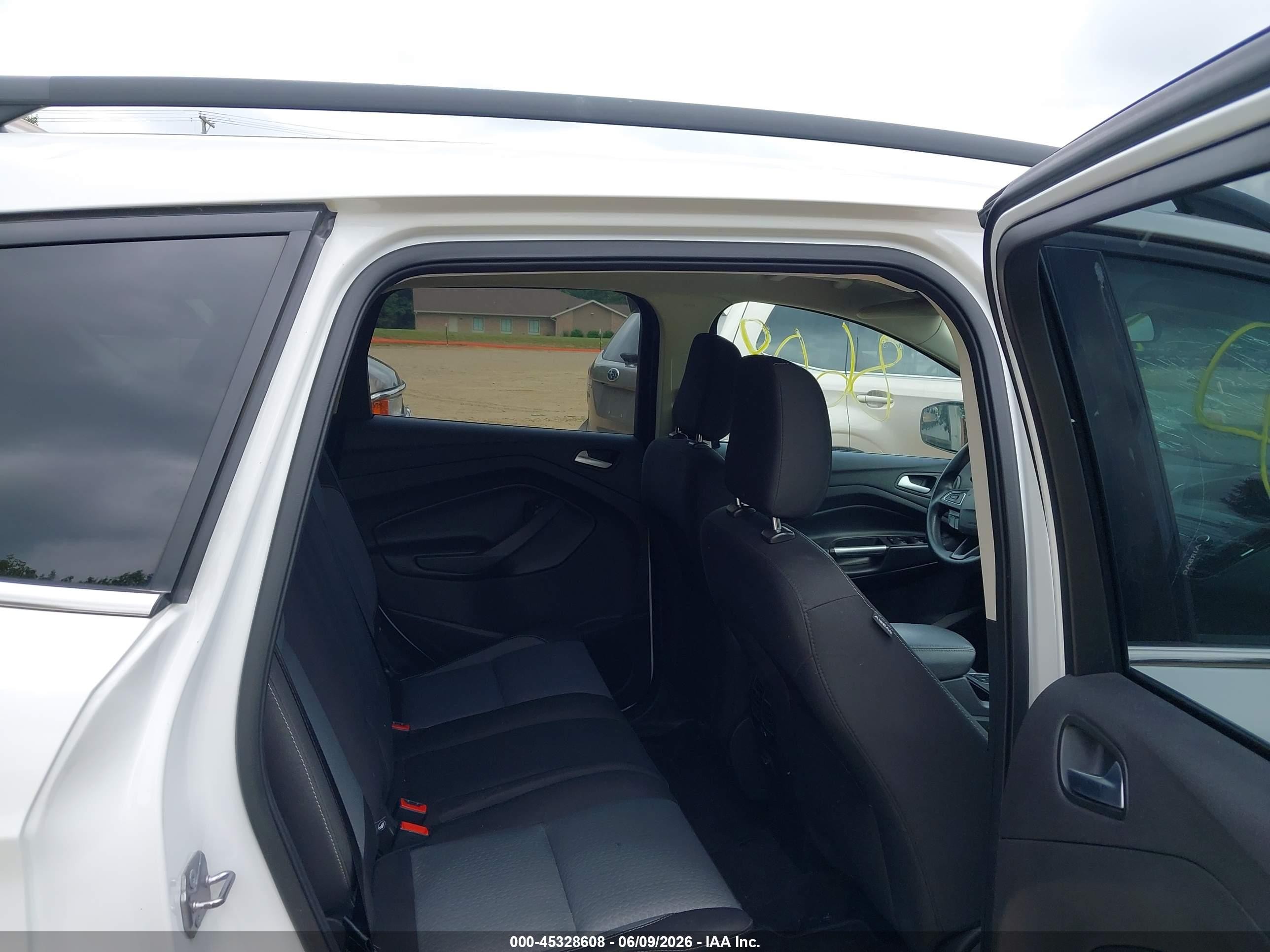 2018 Ford Escape Se Белый vin: 1FMCU9G9XJUC13635