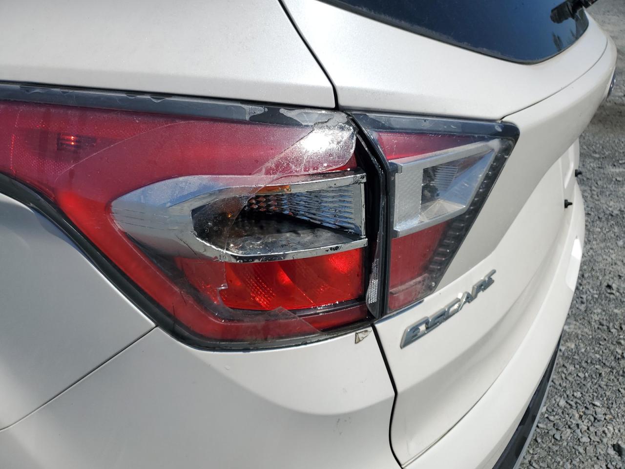 2017 Ford Escape Se White vin: 1FMCU9GD0HUA05259 Damage: Left Tail Light, Broken, Replacement Required