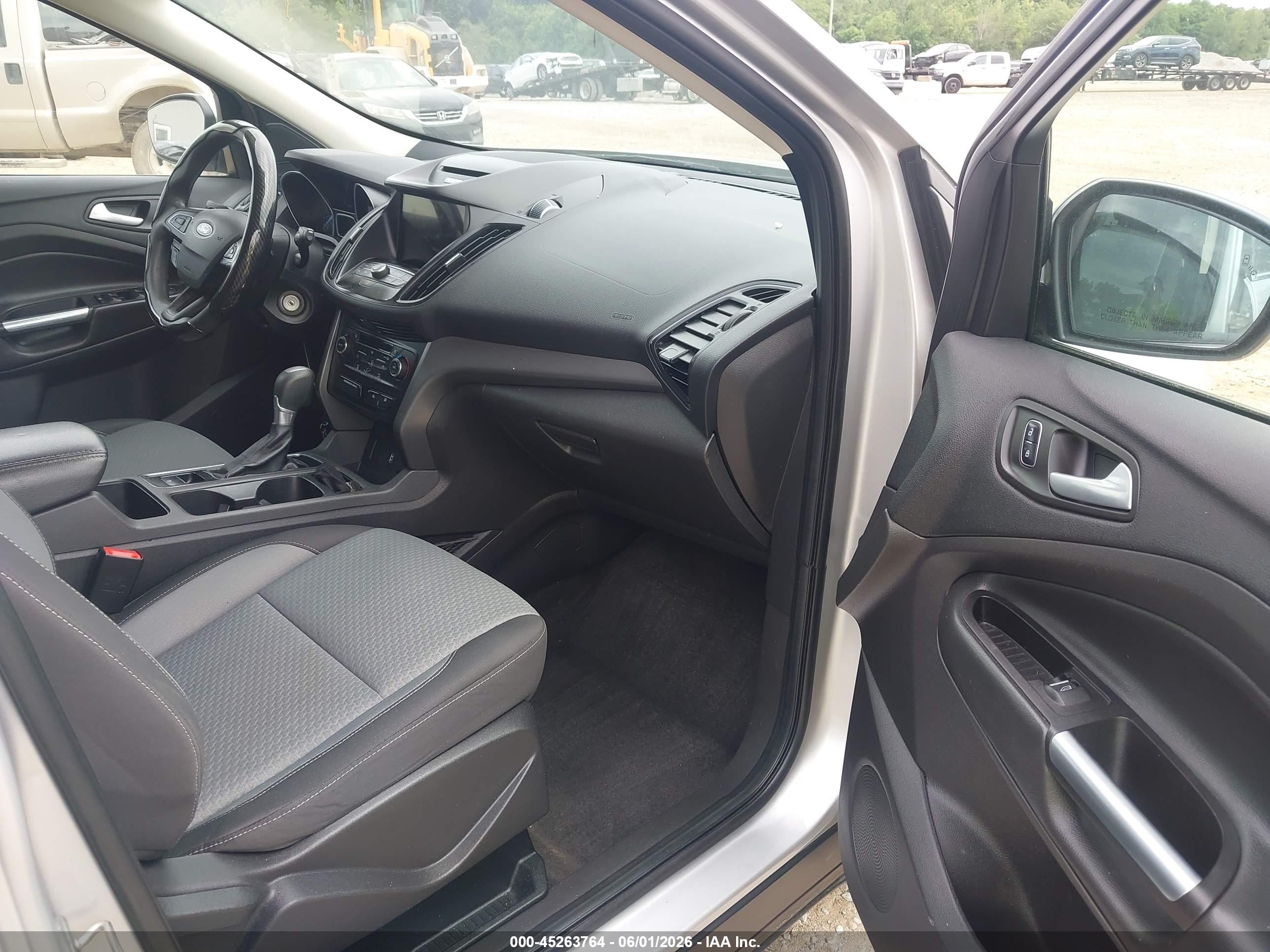 2017 Ford Escape Se Silver vin: 1FMCU9GD0HUE98666