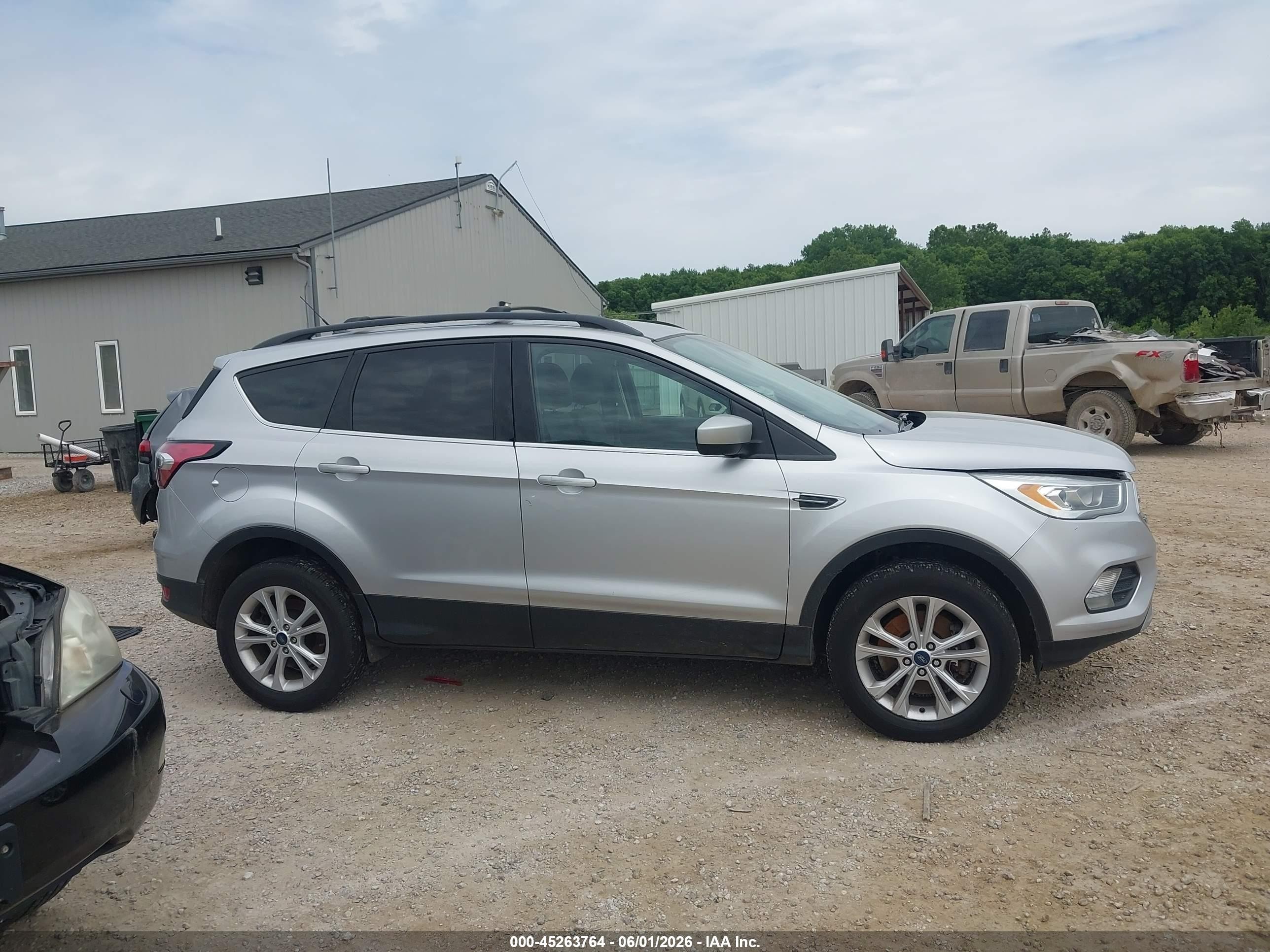 2017 Ford Escape Se Silver vin: 1FMCU9GD0HUE98666