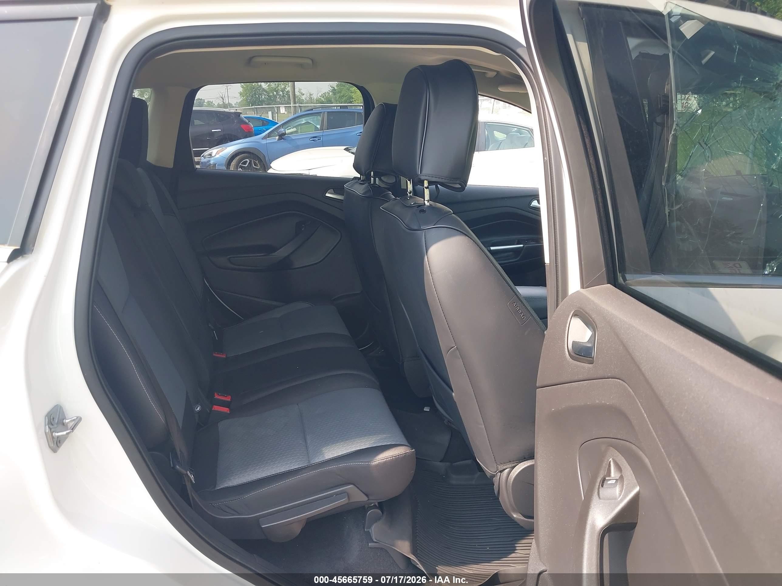 2018 Ford Escape Se White vin: 1FMCU9GD0JUA15327