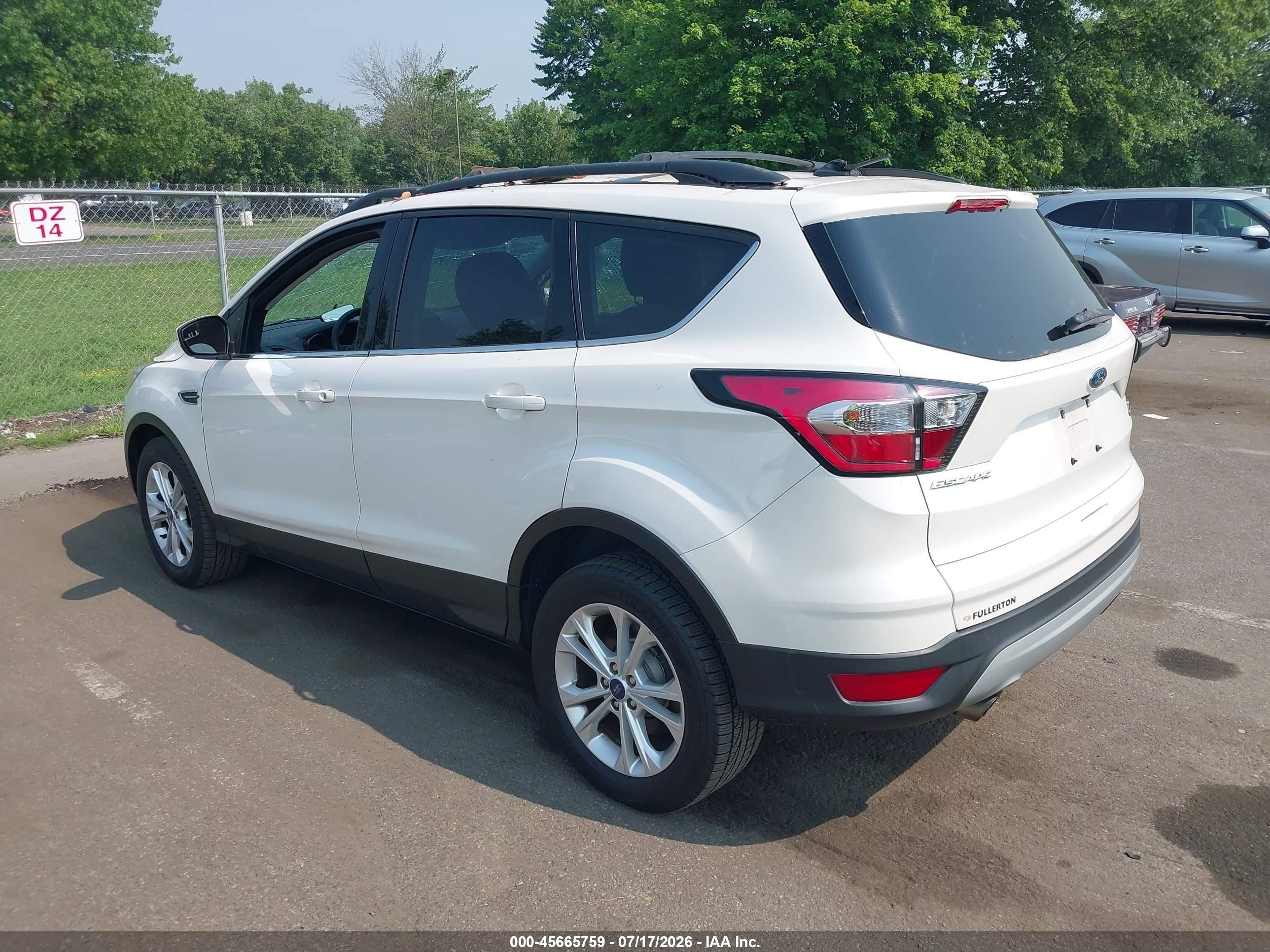 2018 Ford Escape Se White vin: 1FMCU9GD0JUA15327