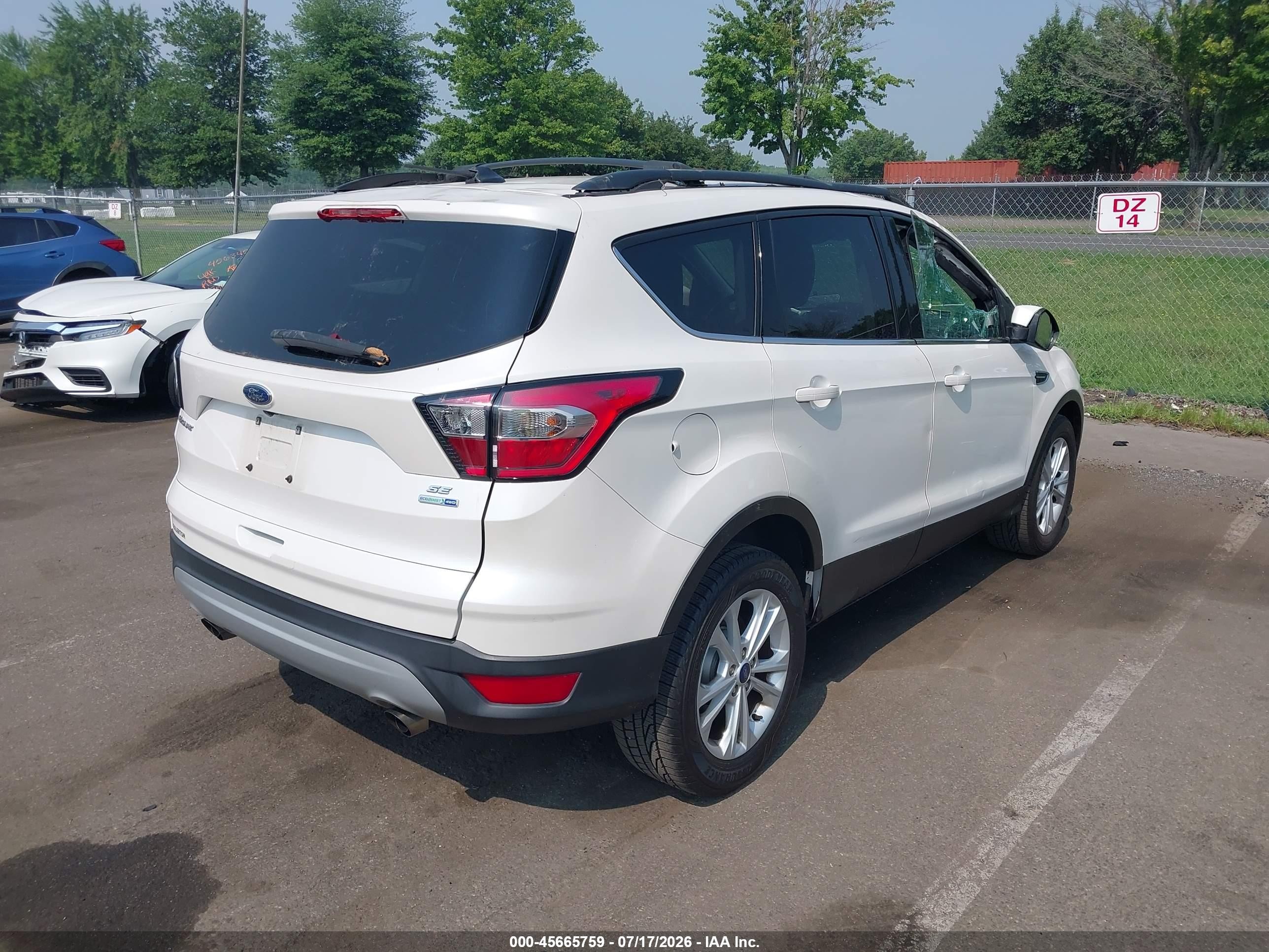 2018 Ford Escape Se White vin: 1FMCU9GD0JUA15327
